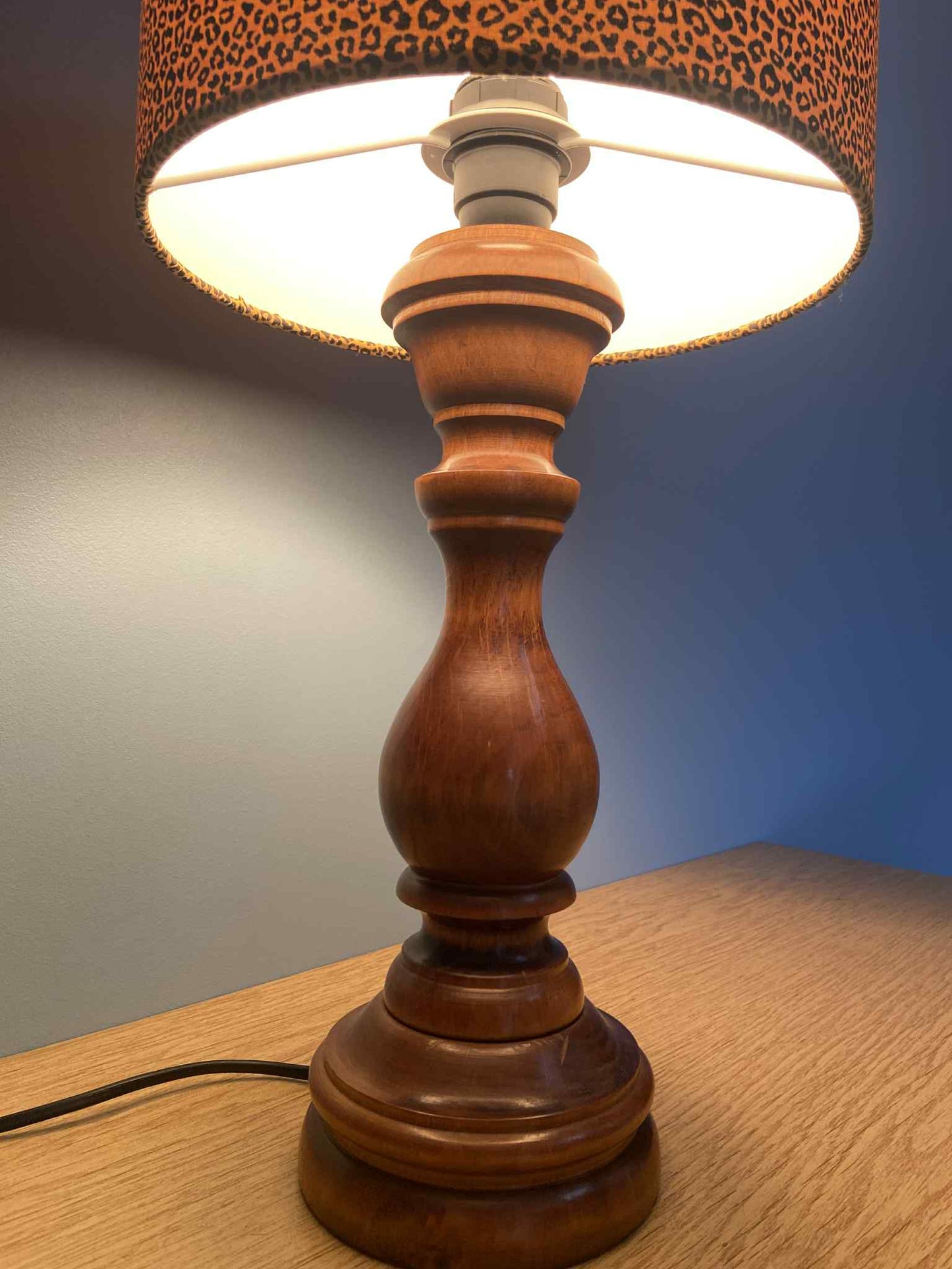 Lampe CHACH créa pied brut abat-jour LEOPARD