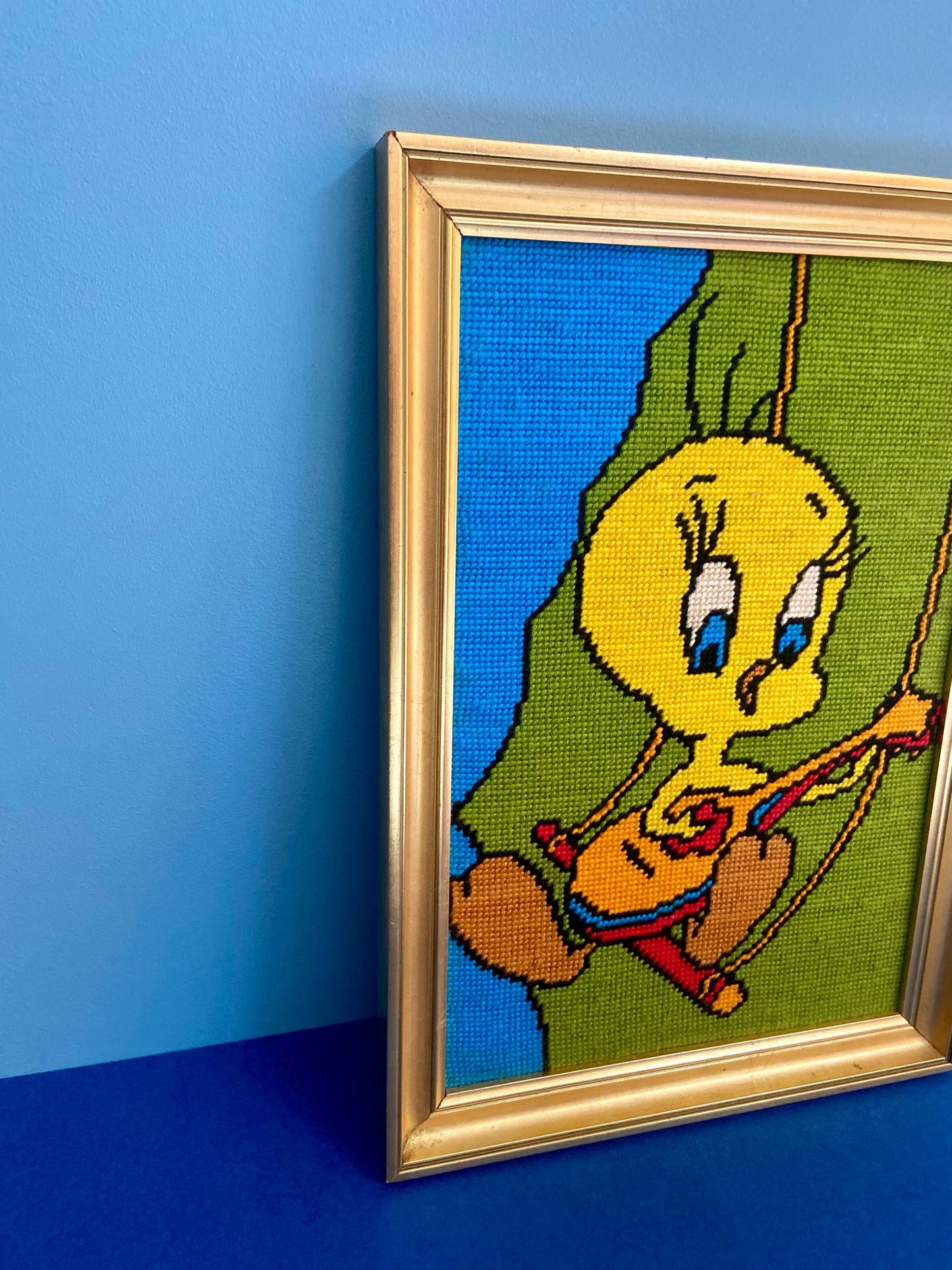 Canevas TITI à la guitare cadre doré