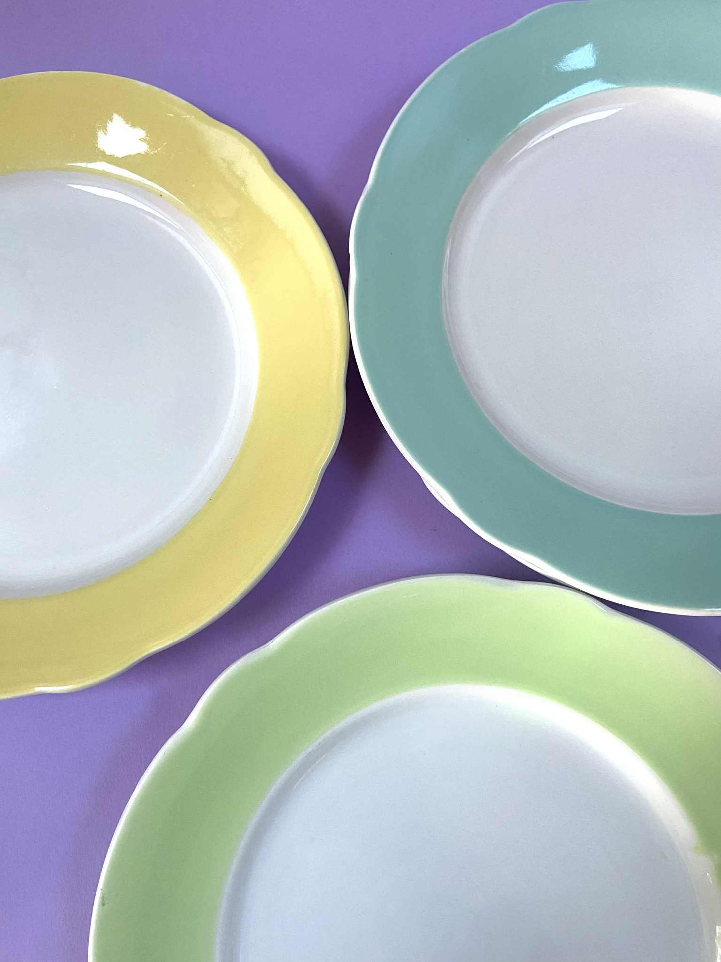 Assiette ondulée PASTEL JAUNE