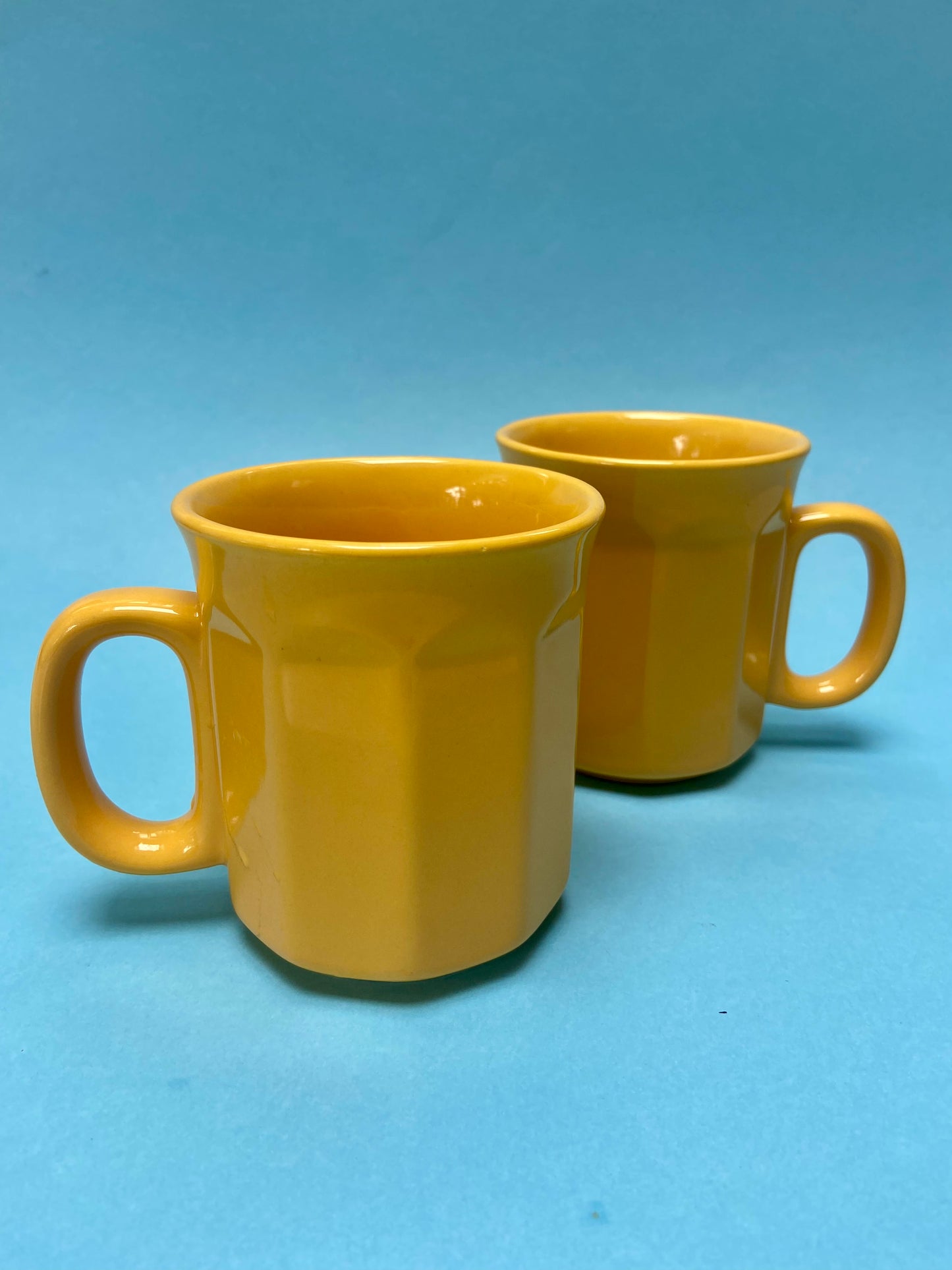 Mug côtelé JAUNE SOLEIL