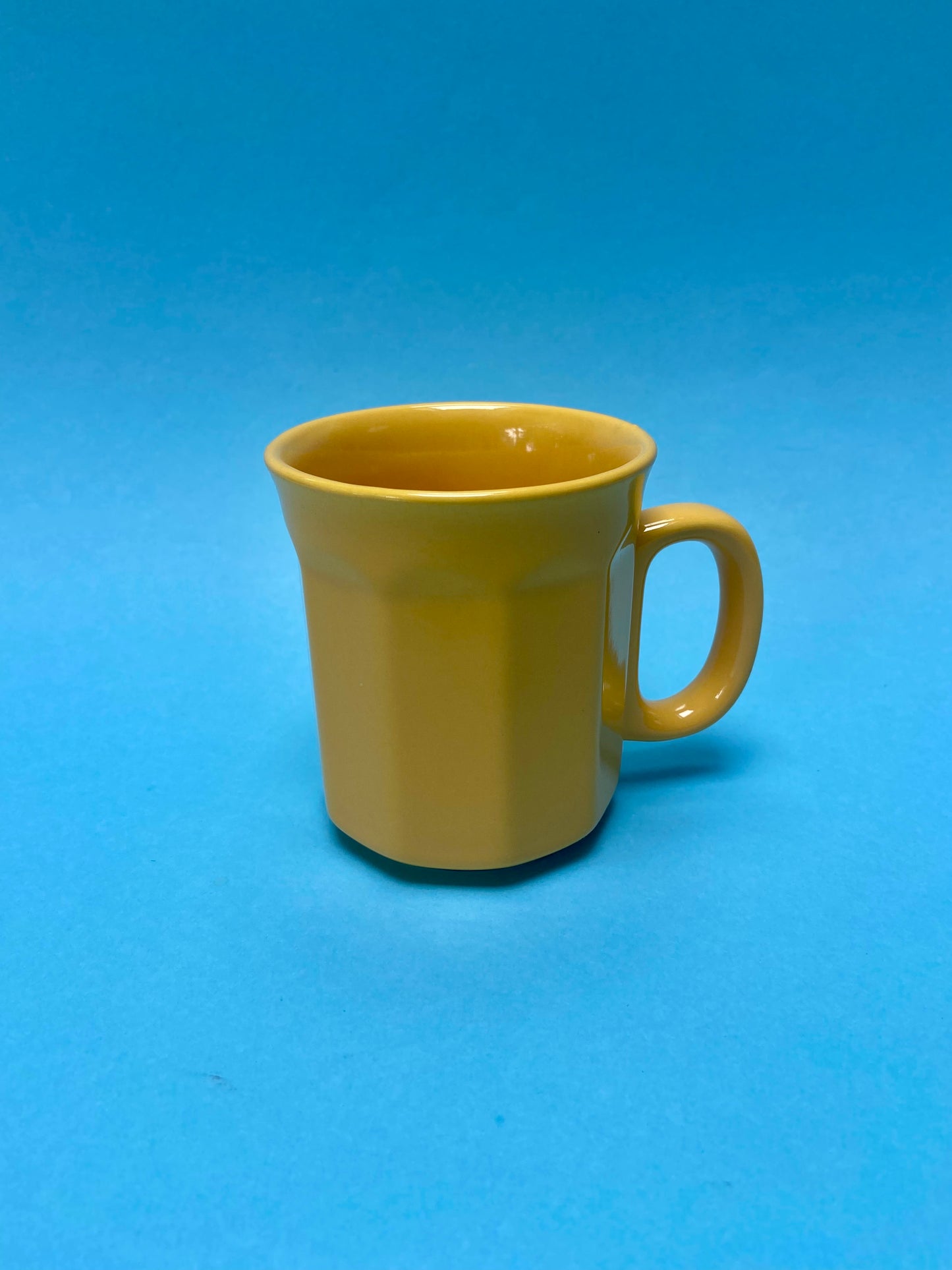 Mug côtelé JAUNE SOLEIL