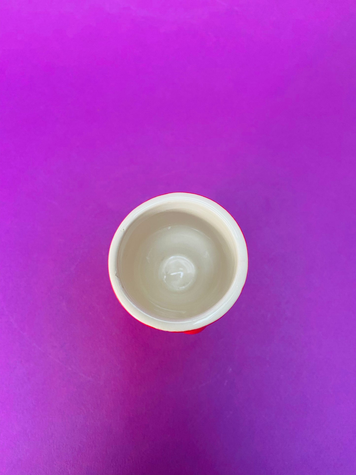 Coquetier rouge « CLIN D’ŒIL »