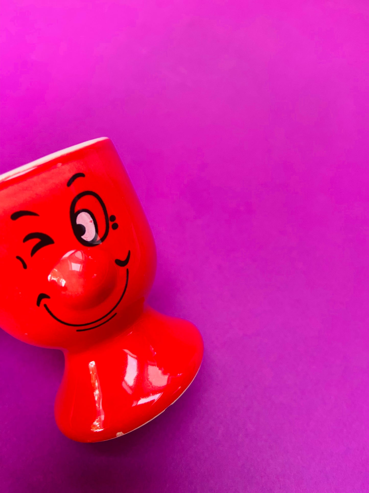 Coquetier rouge « CLIN D’ŒIL »