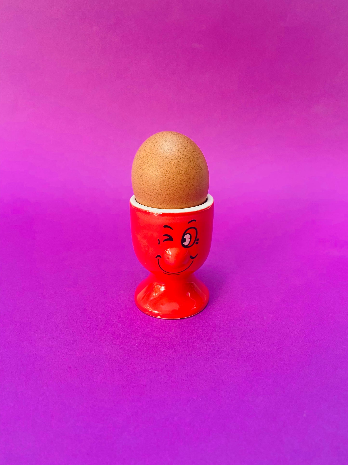 Coquetier rouge « CLIN D’ŒIL »