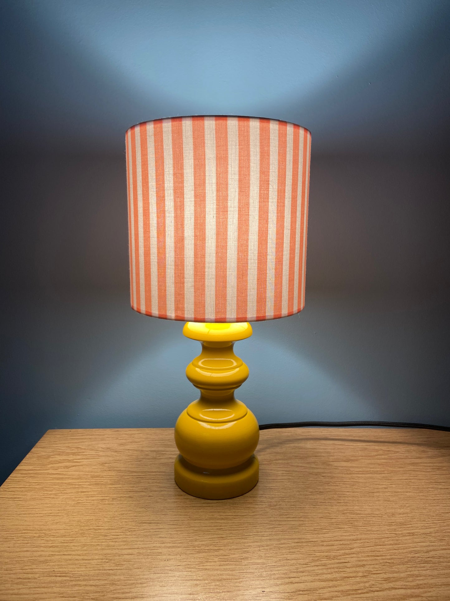 Lampe Créa CHACH rayures roses pied jaune
