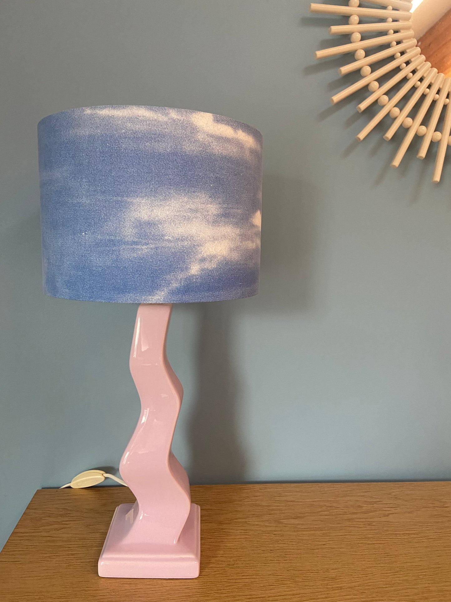 Lampe Créa CHACH pied céramique ondulé rose poudré abat-jour CIEL