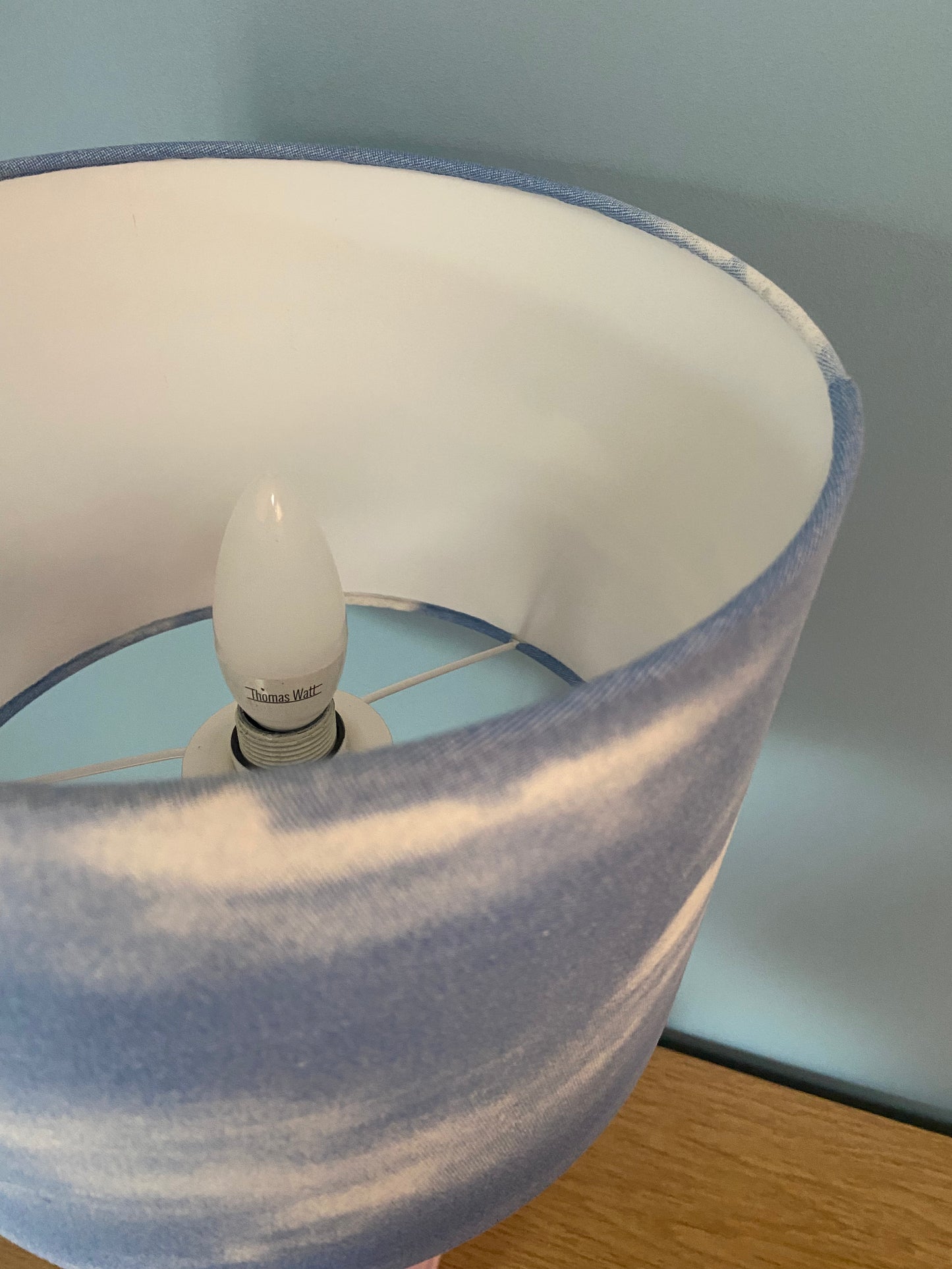 Lampe Créa CHACH pied céramique ondulé rose poudré abat-jour CIEL
