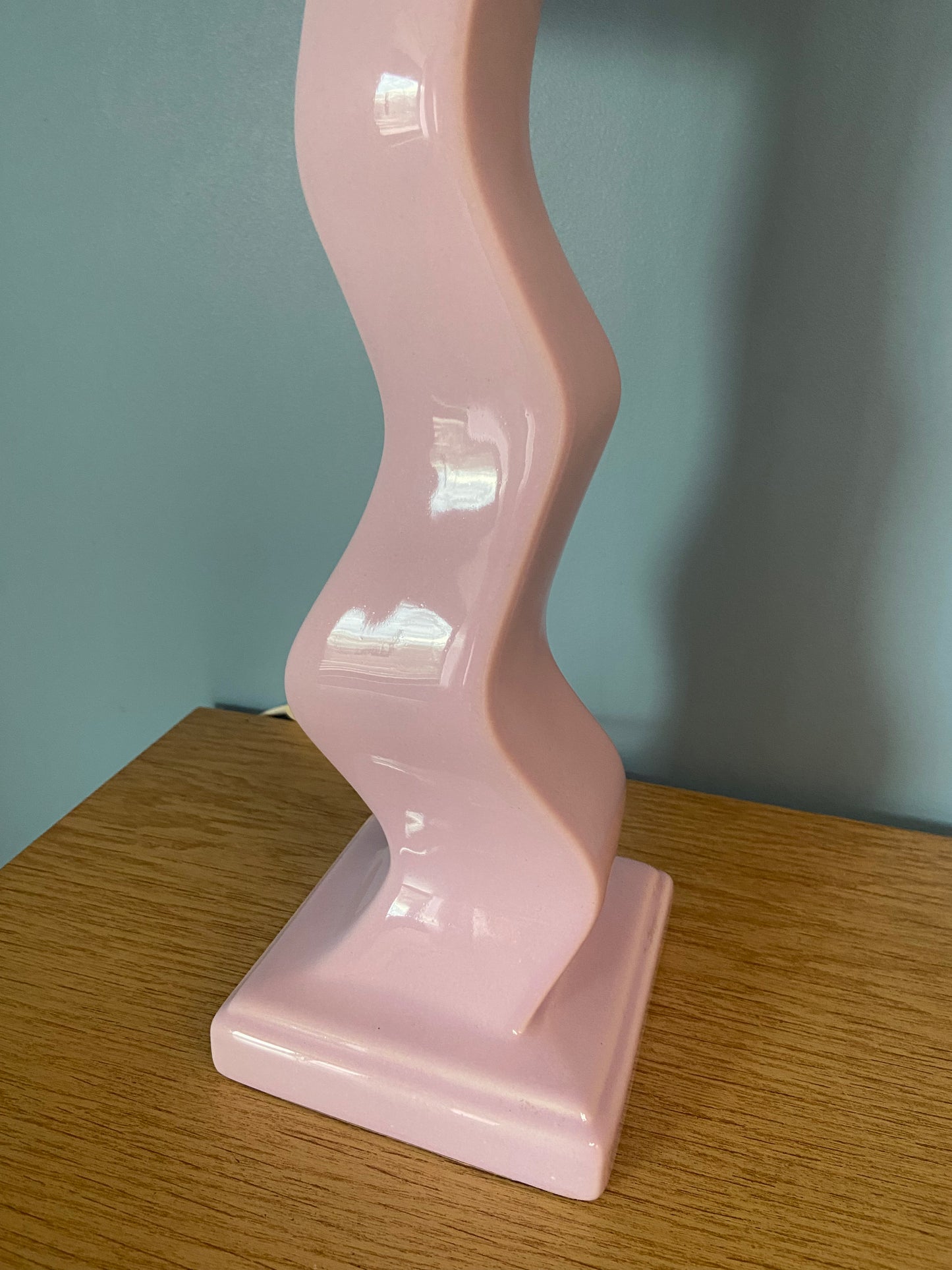 Lampe Créa CHACH pied céramique ondulé rose poudré abat-jour CIEL