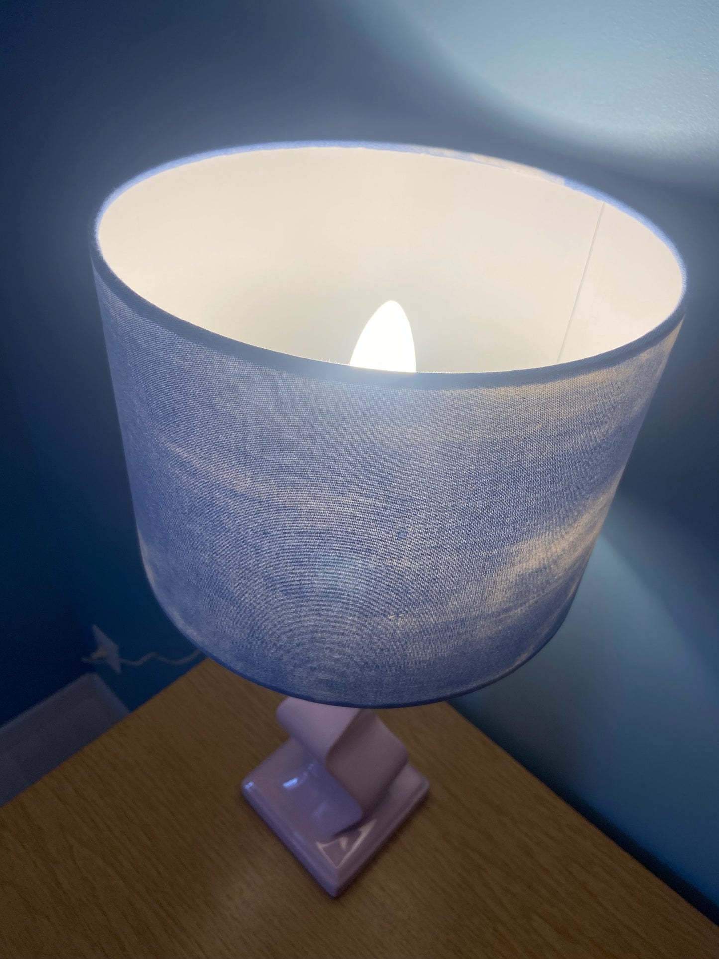 Lampe Créa CHACH pied céramique ondulé rose poudré abat-jour CIEL