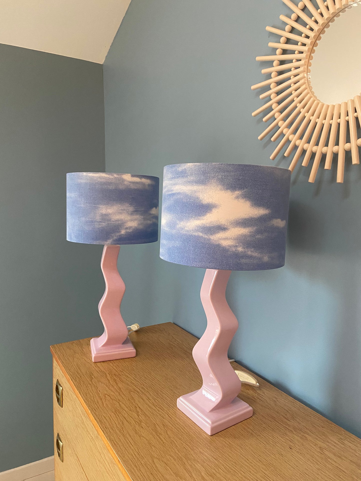 Lampe Créa CHACH pied céramique ondulé rose poudré abat-jour CIEL