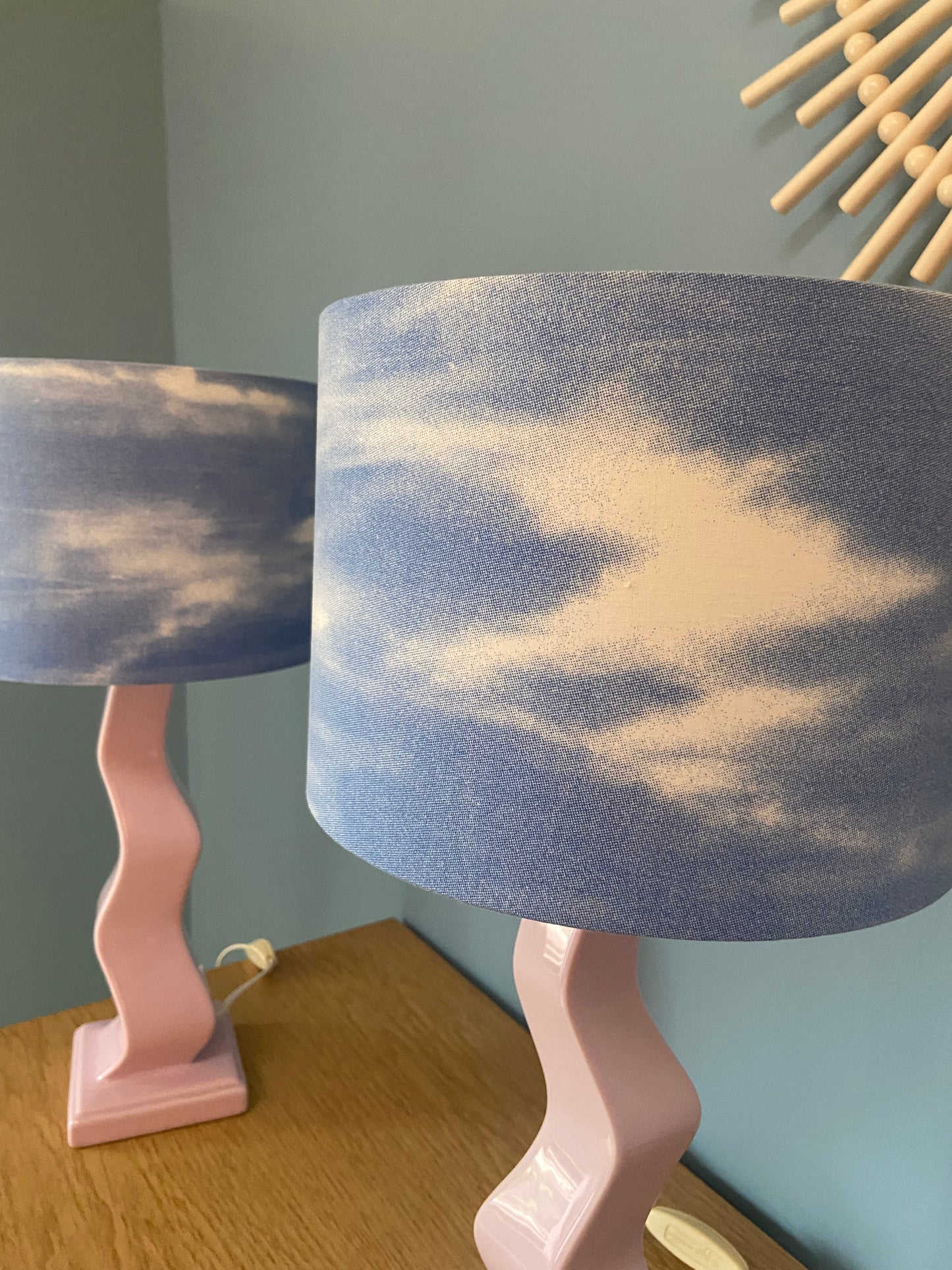 Lampe Créa CHACH pied céramique ondulé rose poudré abat-jour CIEL