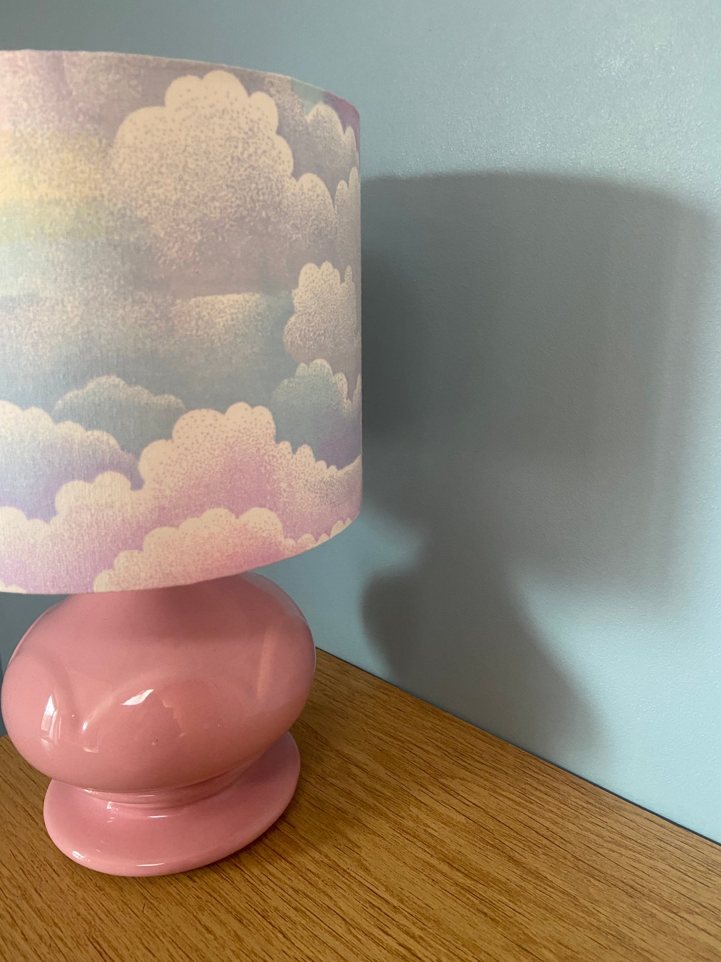 Lampe Créa CHACH pied céramique rose abat-jour ARC EN CIEL