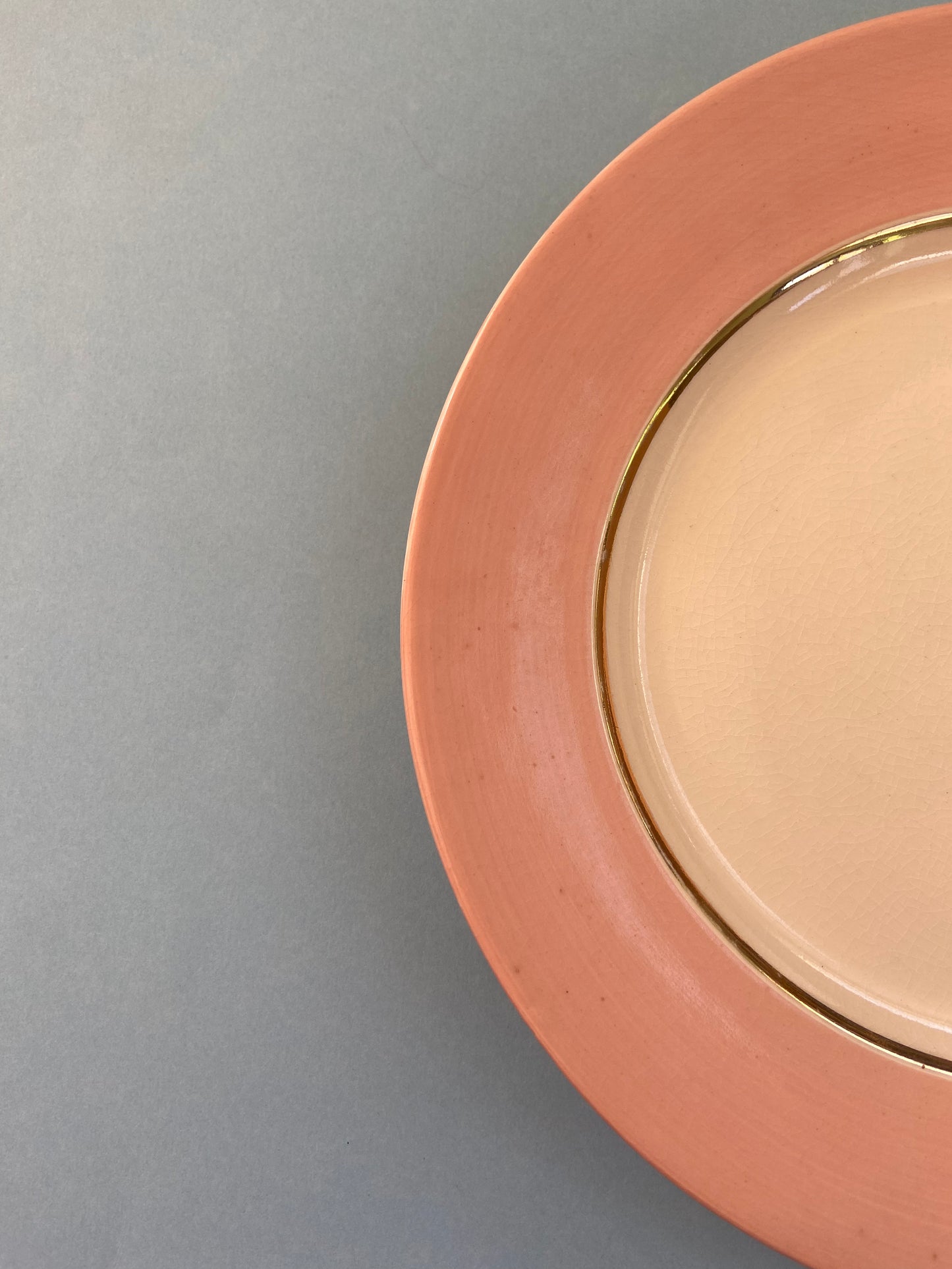 Assiette plate ROSE pâle et dorure