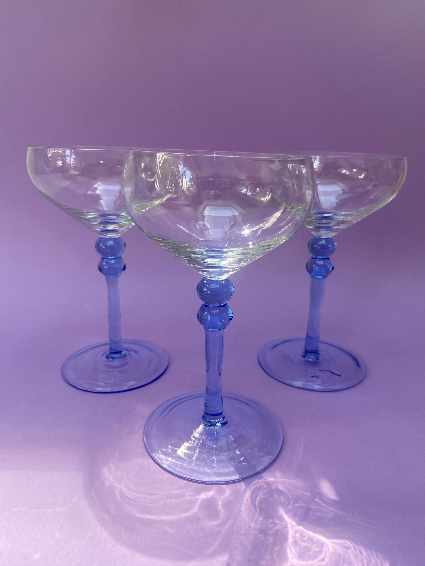 Verre à Martini pied boules bleu ciel