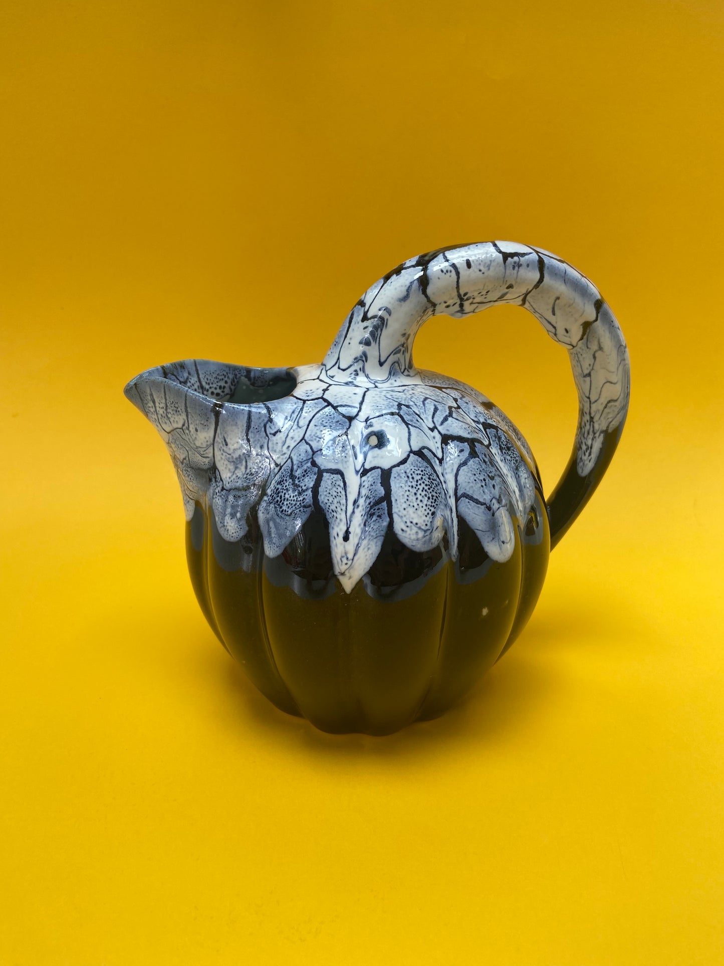 Pichet melon noir décor Craquelé