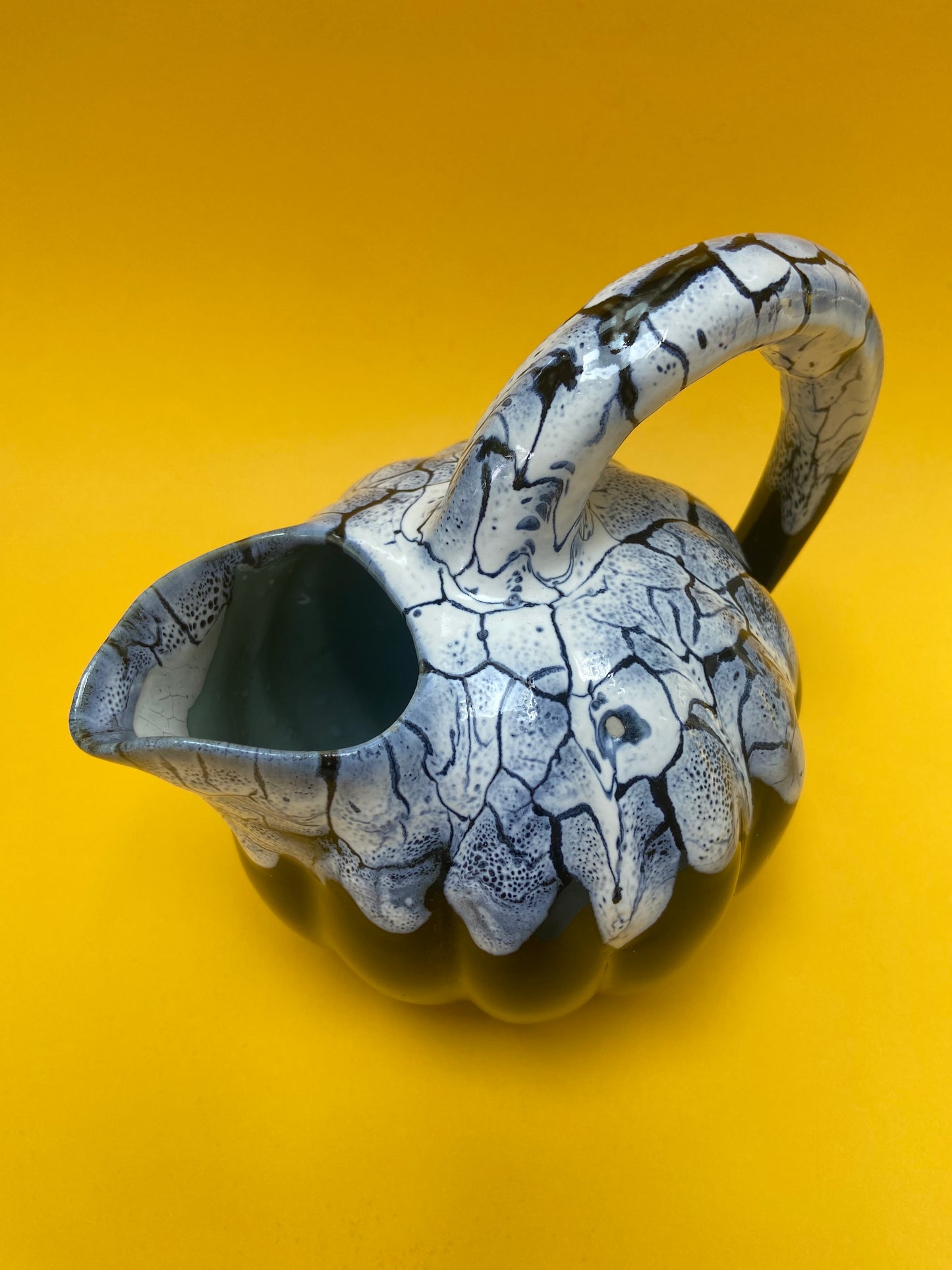 Pichet melon noir décor Craquelé