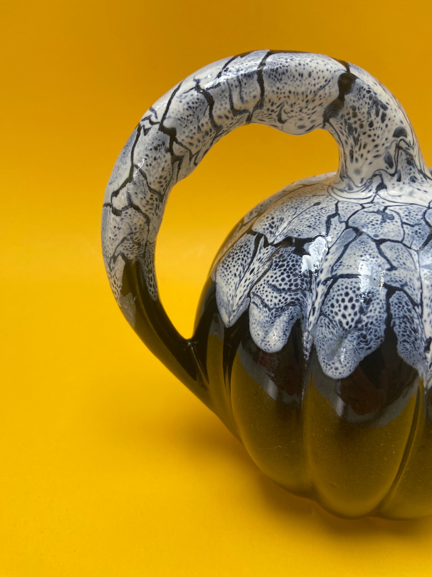 Pichet melon noir décor Craquelé