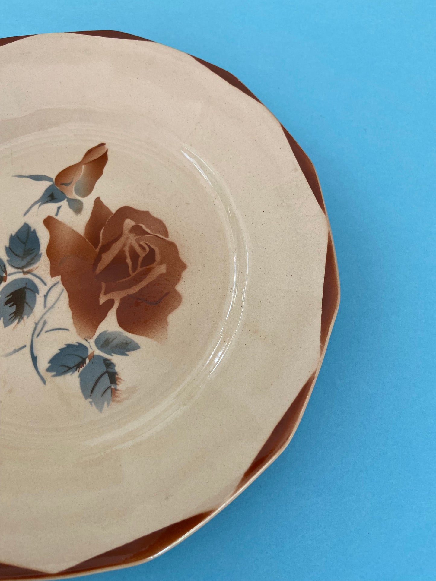 Assiette plate Digoin Sarreguemines motif ROSES
