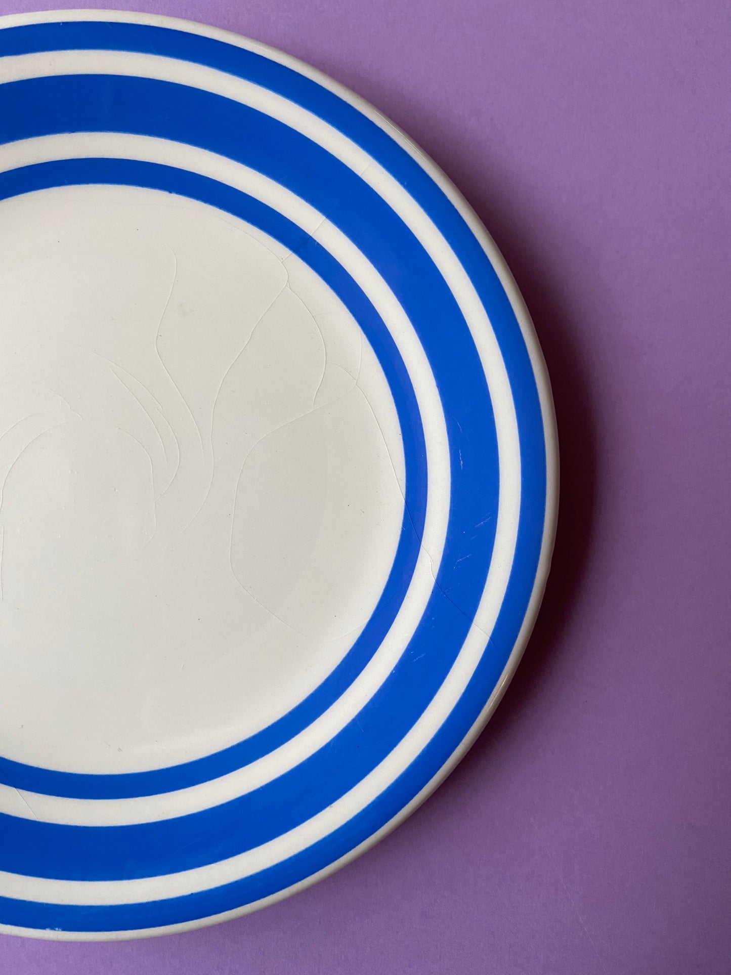 Assiette à dessert lignes couleur BLEU