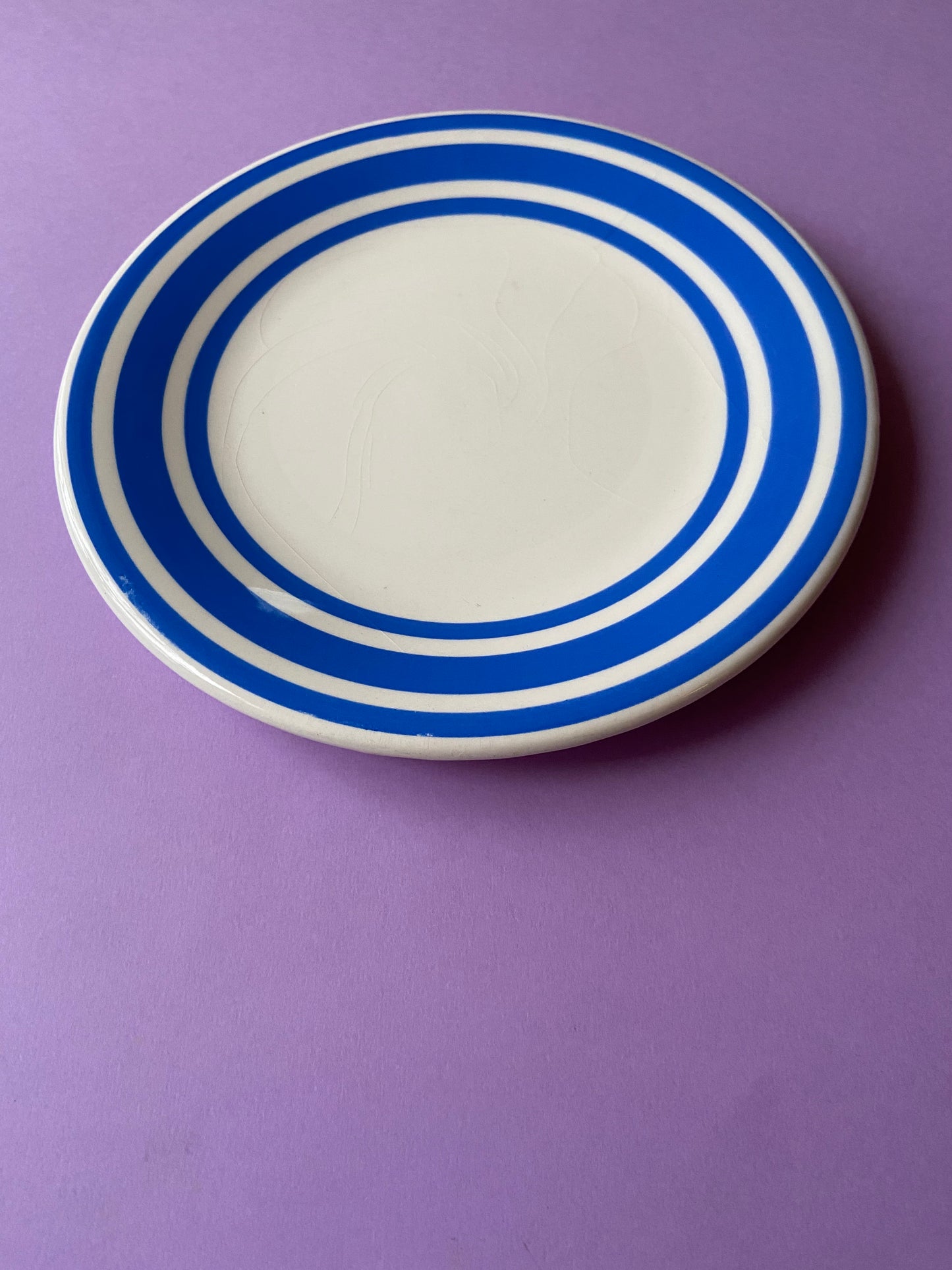 Assiette à dessert lignes couleur BLEU