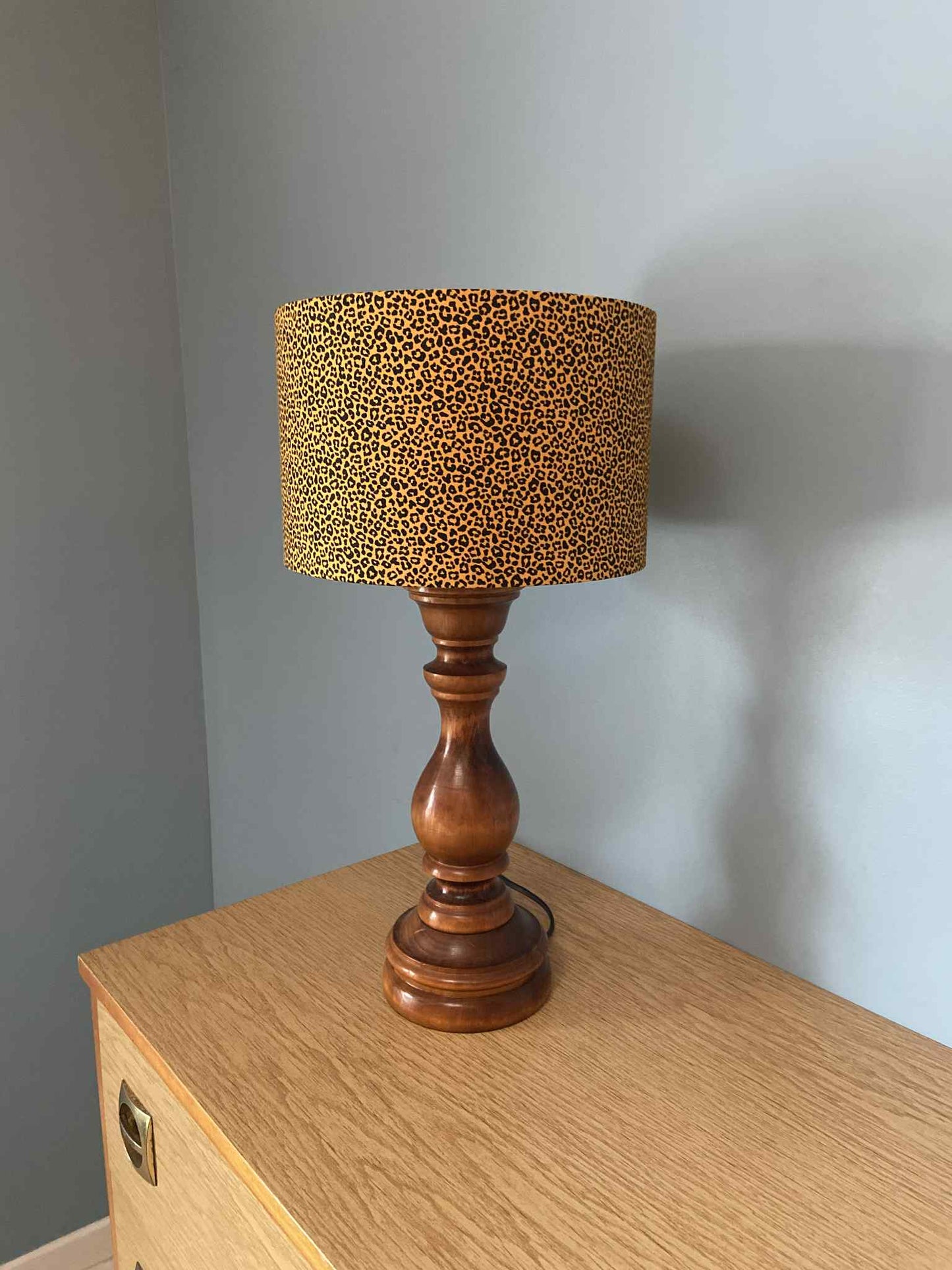 Lampe CHACH créa pied brut abat-jour LEOPARD