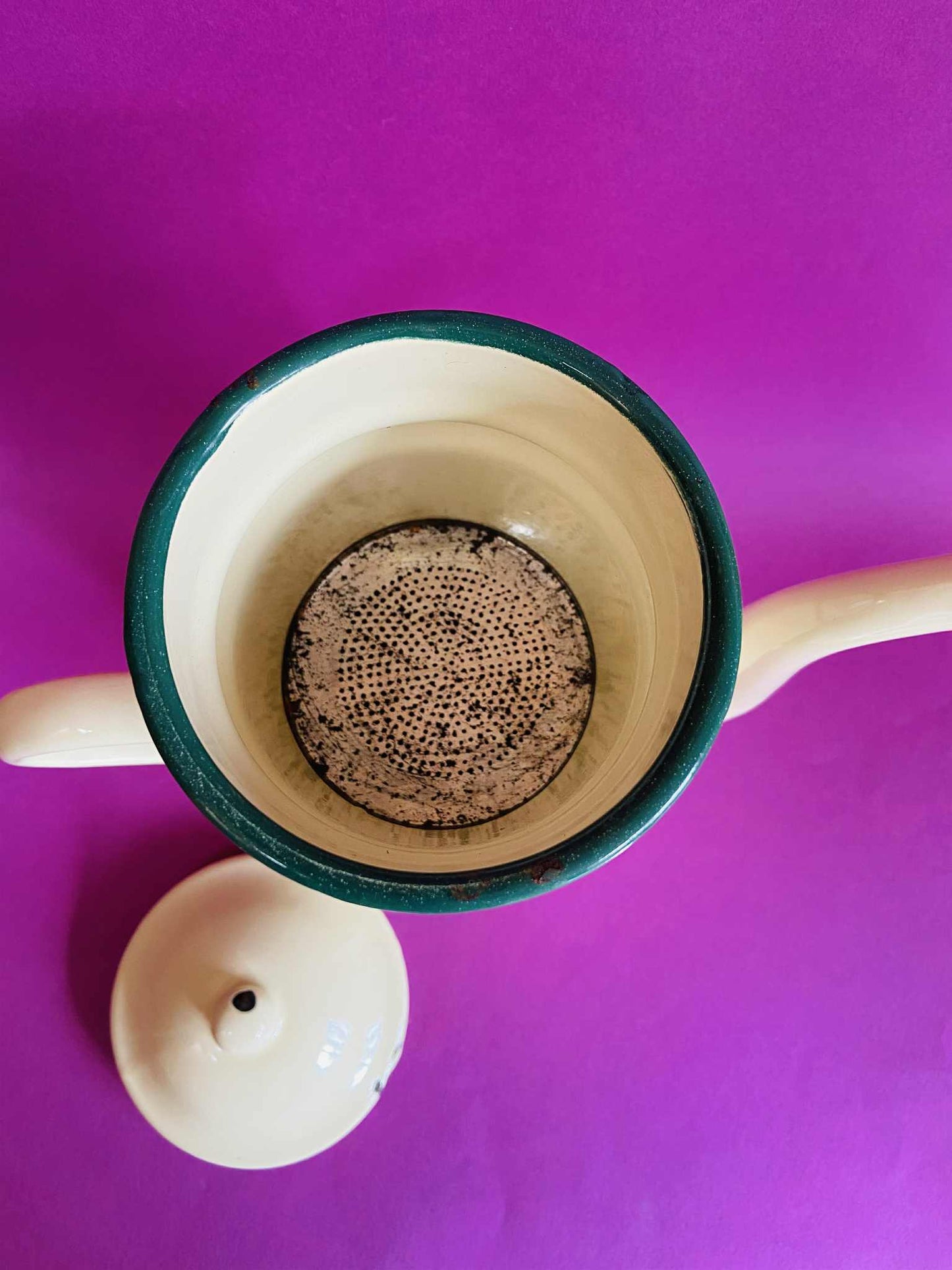 Ancienne cafetière émaillée CREME/VERT