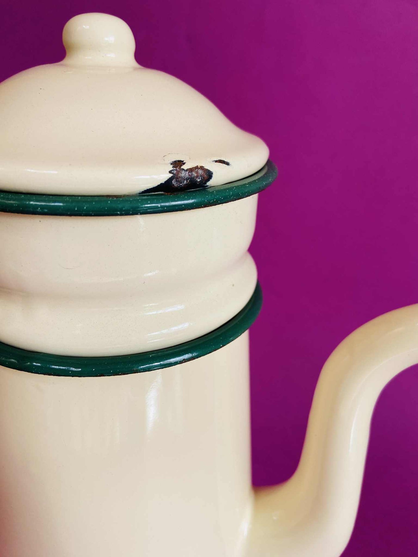 Ancienne cafetière émaillée CREME/VERT