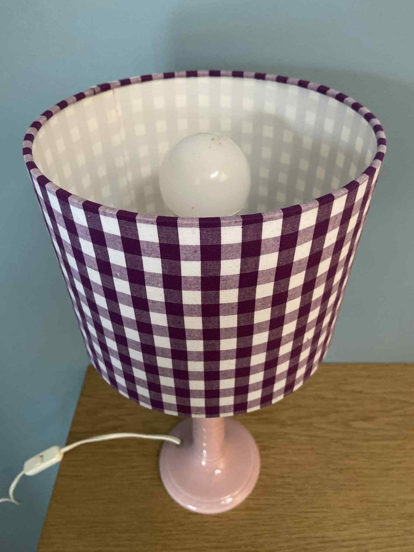 Lampe CHACH création pied céramique rose bonbon abat-jour VICHY violet