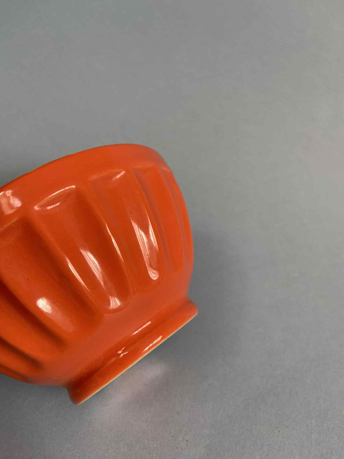 Petit bol côtelé ORANGE intérieur BLANC