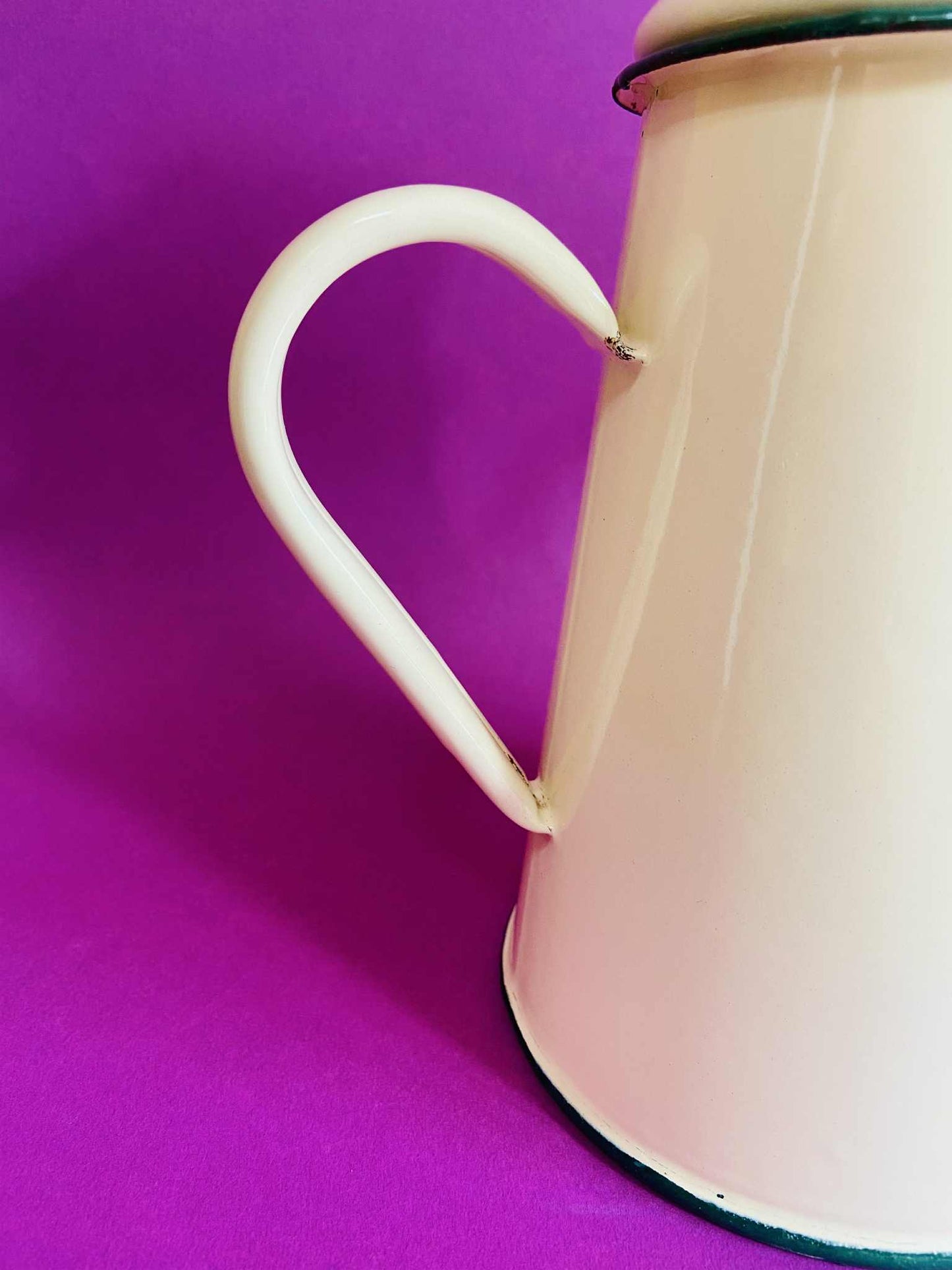 Ancienne cafetière émaillée CREME/VERT