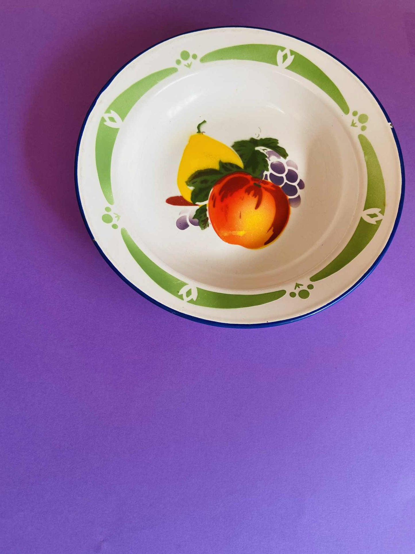 Petit saladier ou plat de service émaillé chinois motif FRUITS D'AUTOMNE