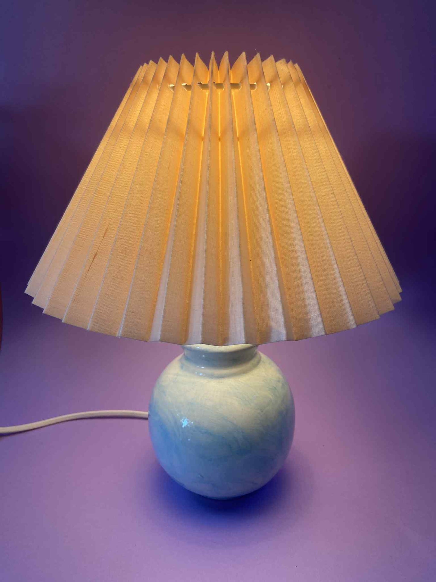 Lampe pied céramique marbré Bleu abat-jour plissé ROSE POUDRE