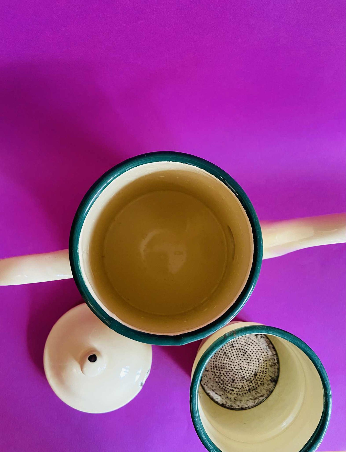 Ancienne cafetière émaillée CREME/VERT