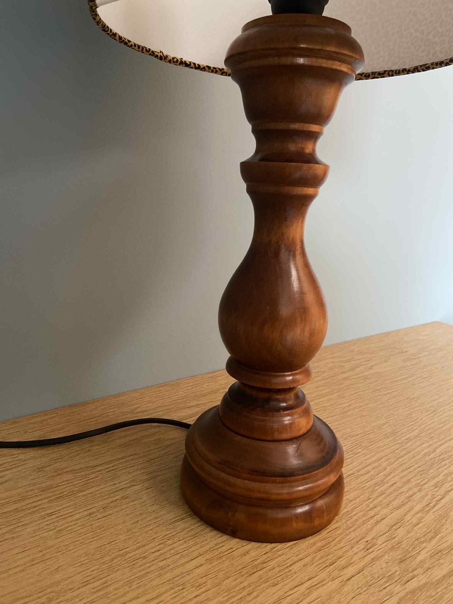 Lampe CHACH créa pied brut abat-jour LEOPARD