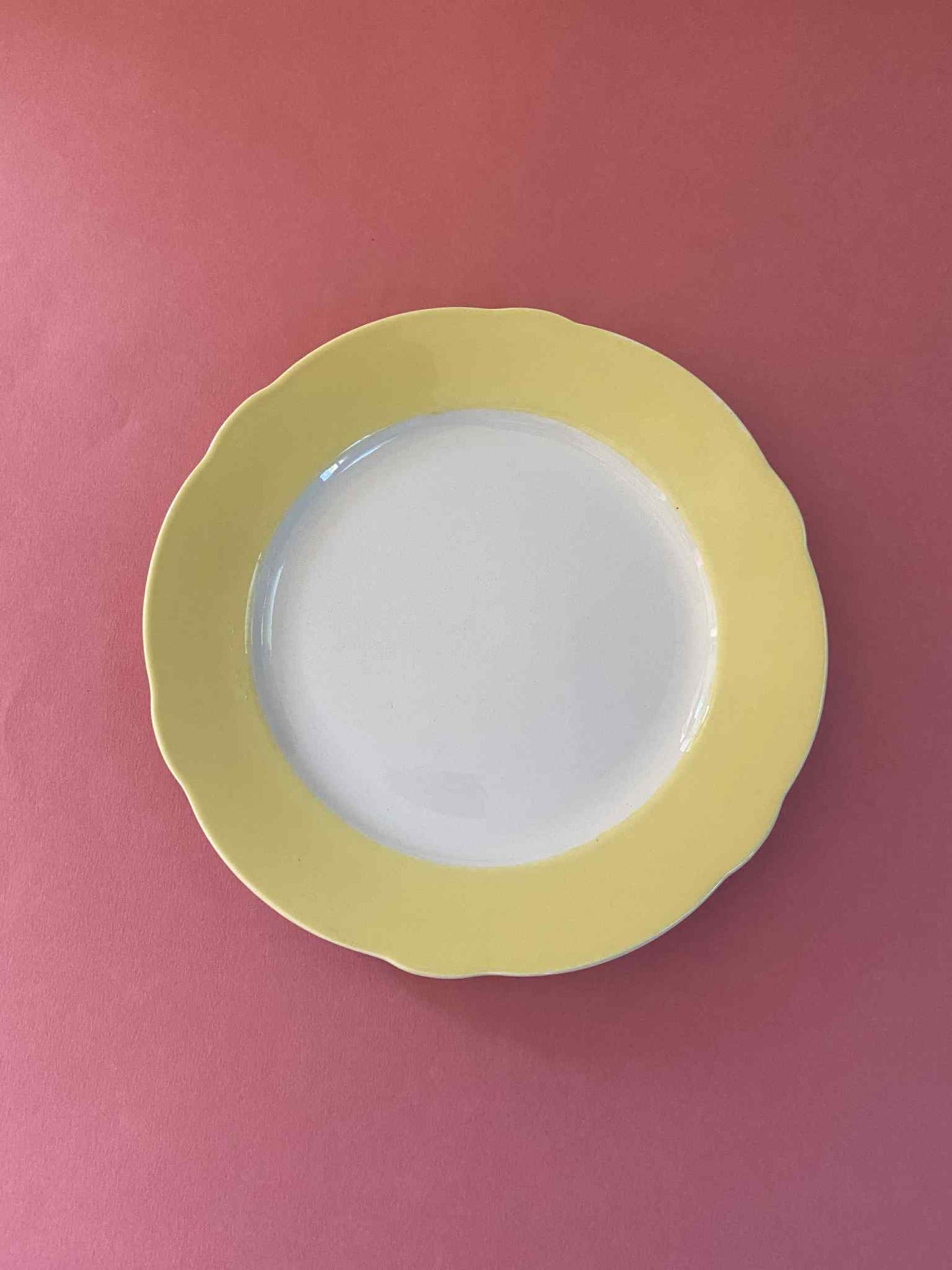 Assiette ondulée PASTEL JAUNE