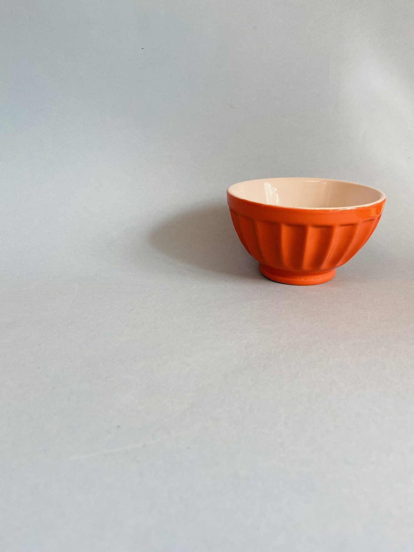 Petit bol côtelé ORANGE intérieur BLANC
