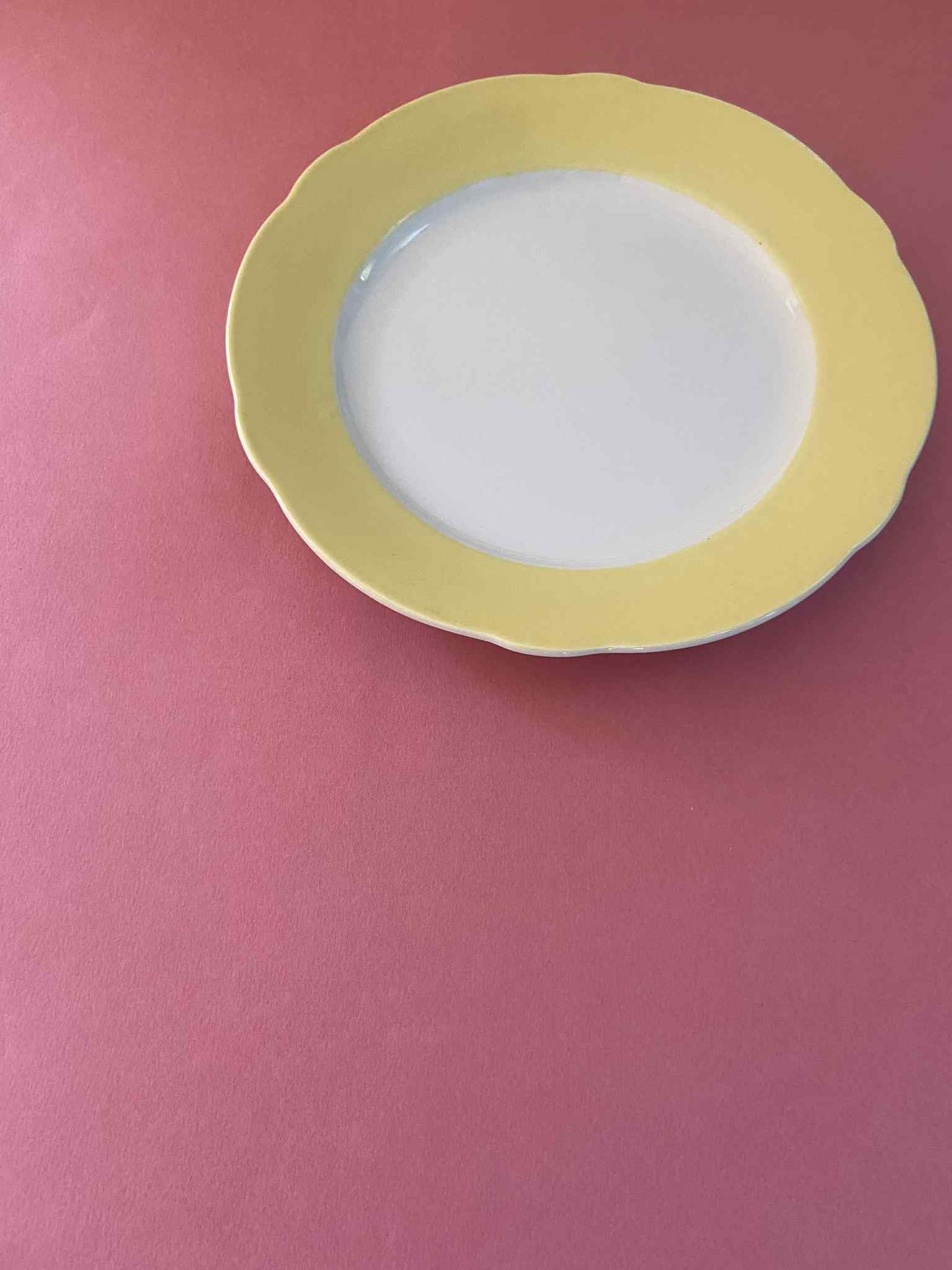 Assiette ondulée PASTEL JAUNE