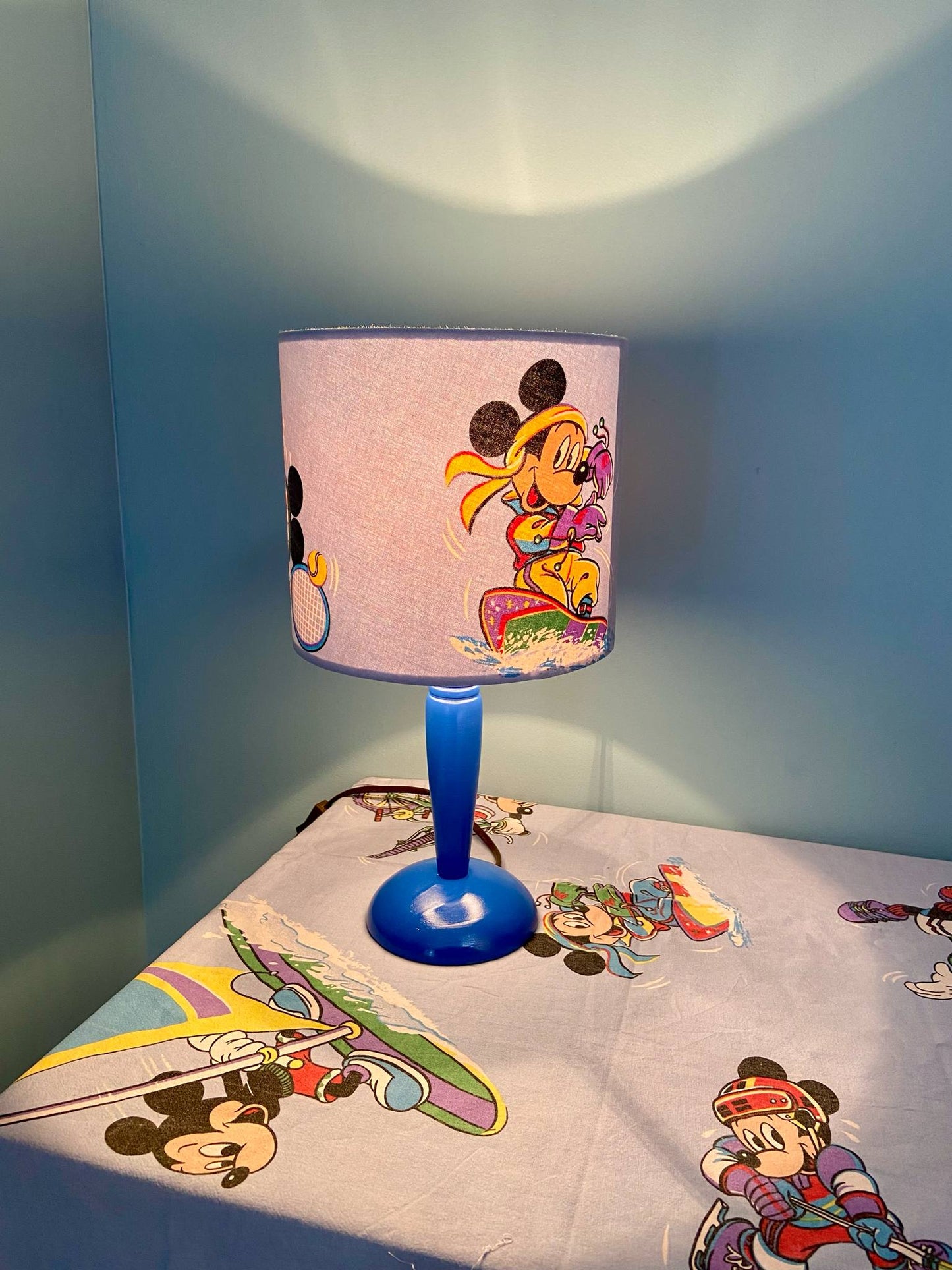 Lampe Créa CHACH pied bois bleu abat-jour MICKEY