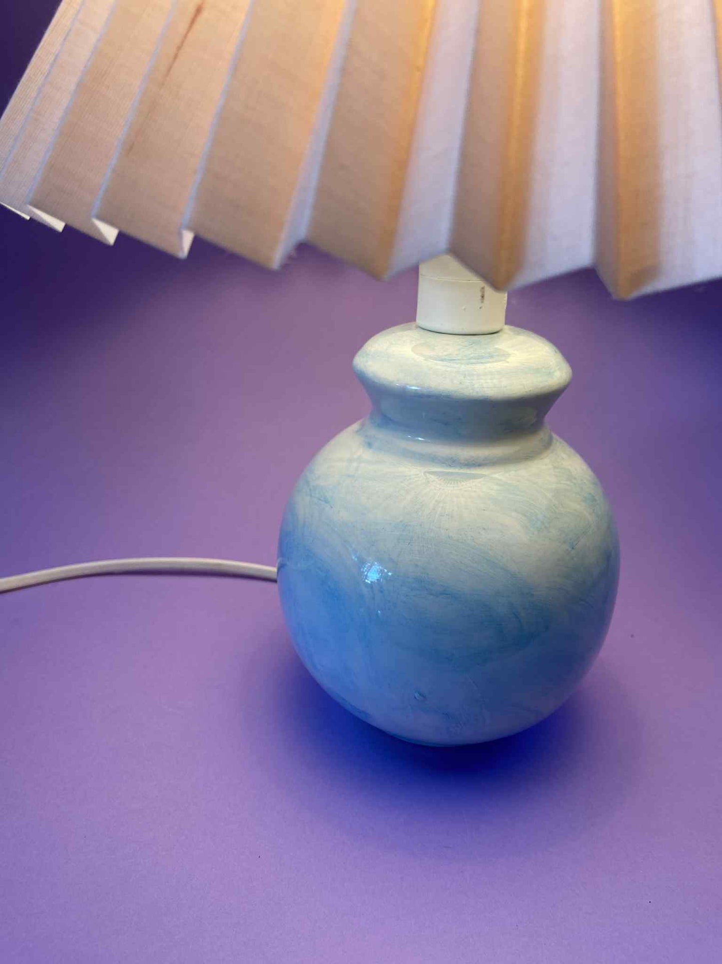 Lampe pied céramique marbré Bleu abat-jour plissé ROSE POUDRE