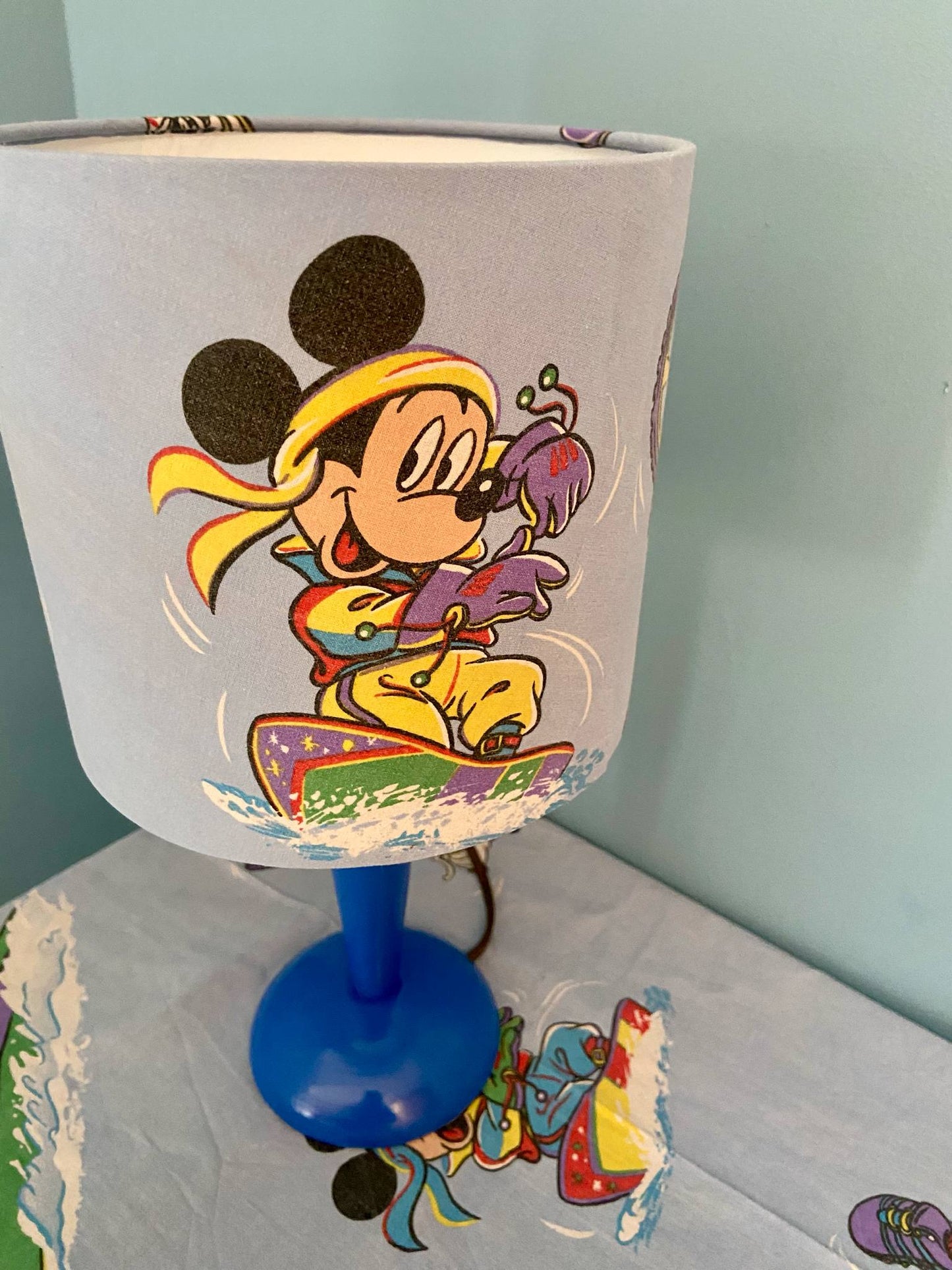 Lampe Créa CHACH pied bois bleu abat-jour MICKEY