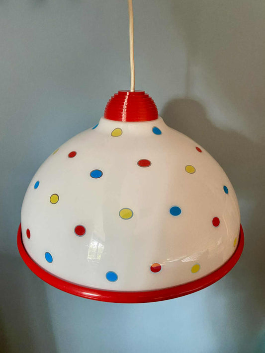 Suspension plastique à POIS couleurs primaires