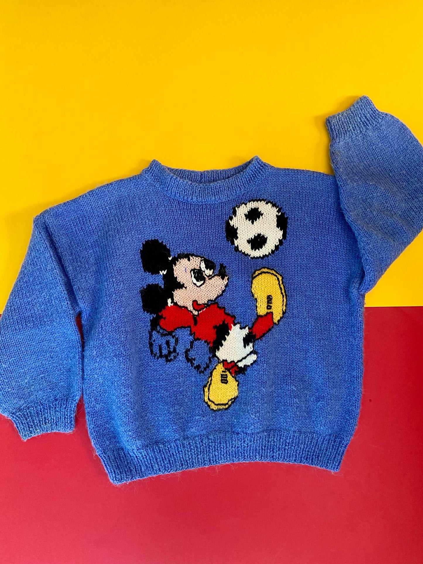 Pull fait main vintage MICKEY au foot