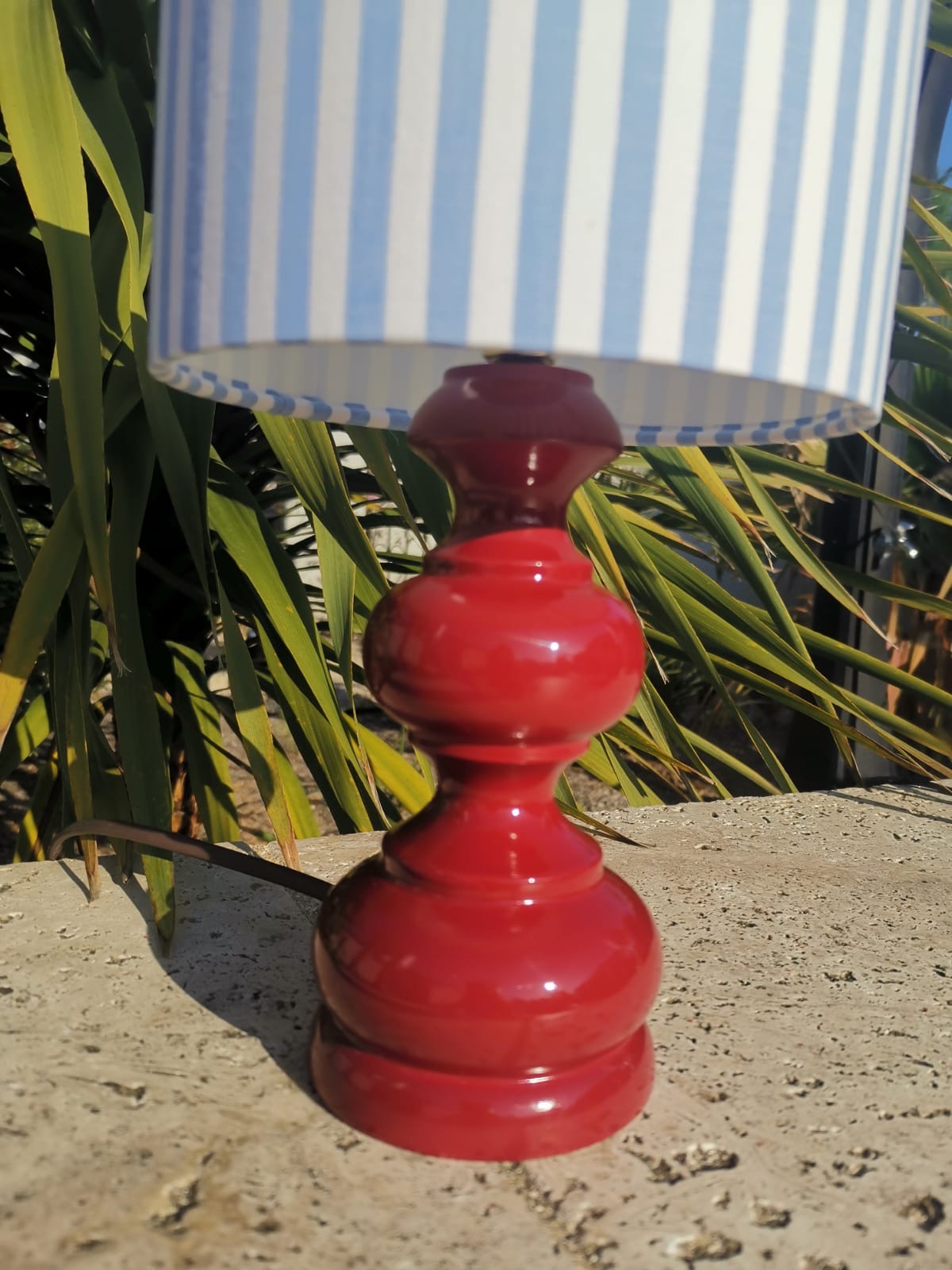 Petite Lampe à poser pied bois Bordeaux Abat-jour RAYURES bleu ciel