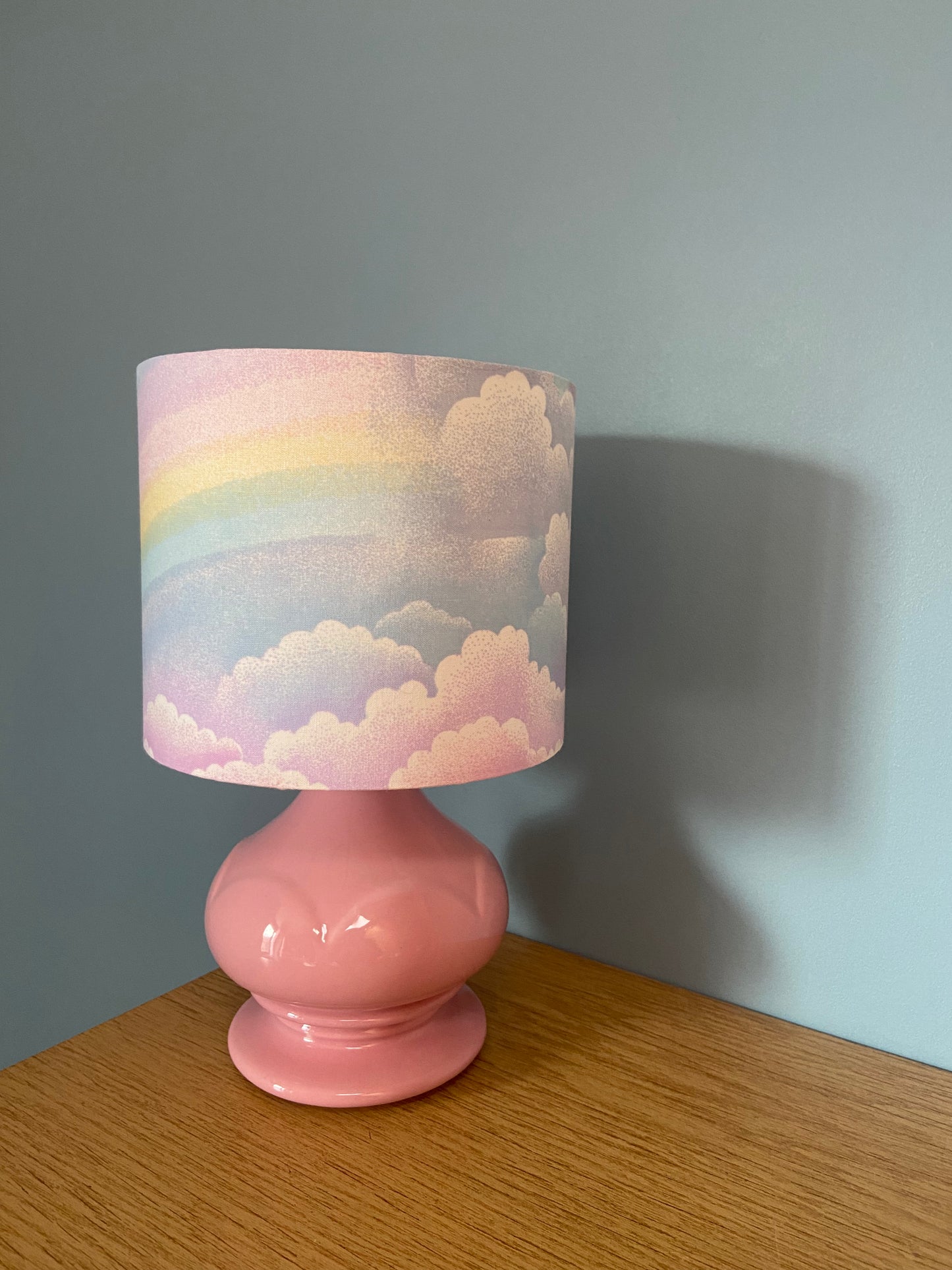 Lampe Créa CHACH pied céramique rose abat-jour ARC EN CIEL