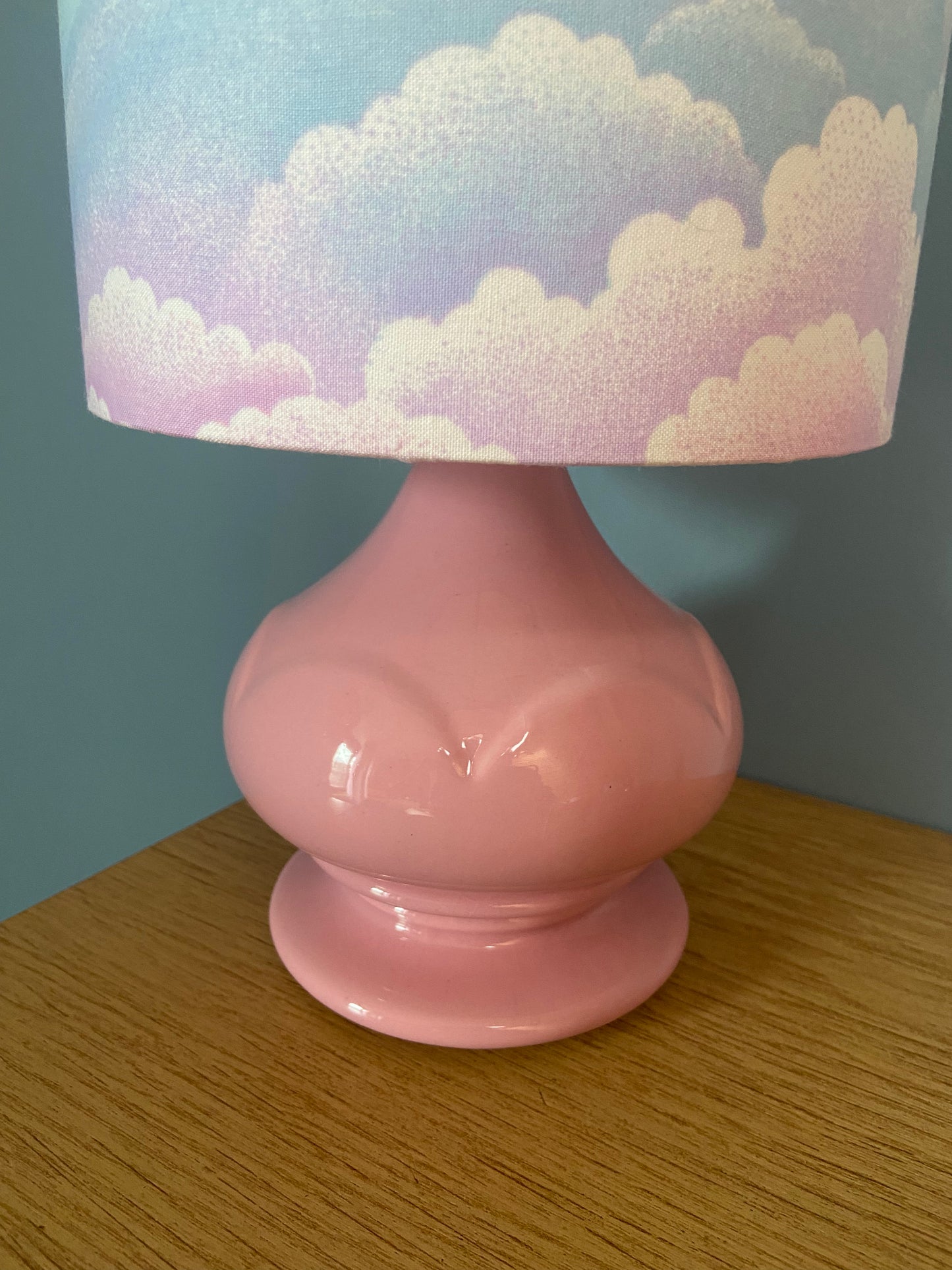 Lampe Créa CHACH pied céramique rose abat-jour ARC EN CIEL