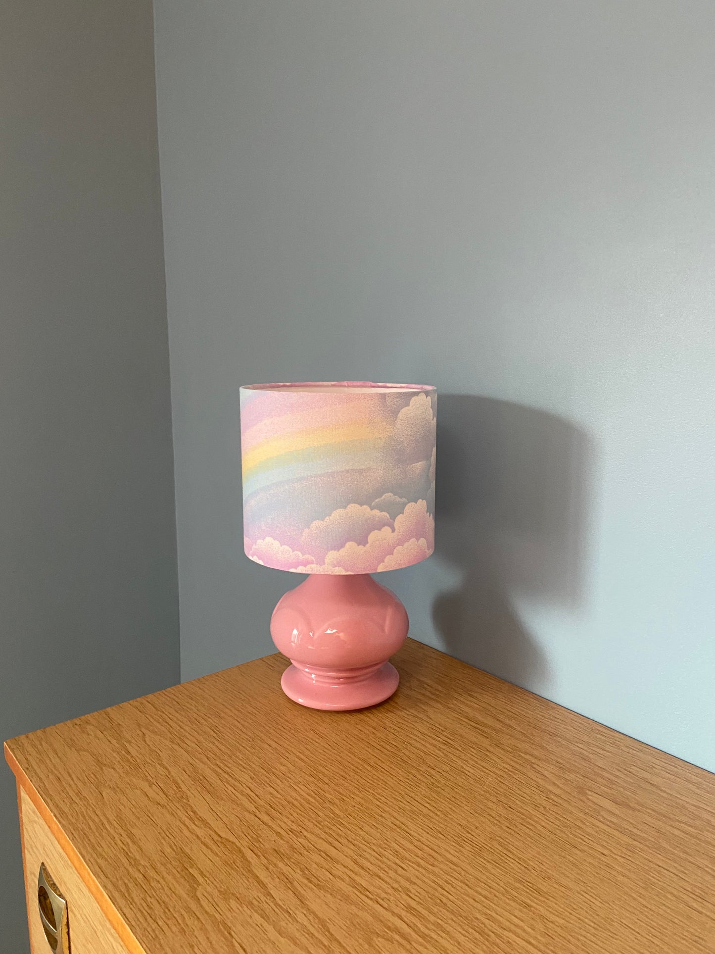 Lampe Créa CHACH pied céramique rose abat-jour ARC EN CIEL