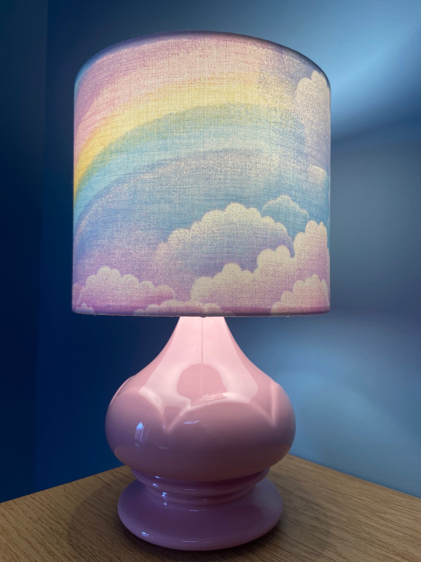 Lampe Créa CHACH pied céramique rose abat-jour ARC EN CIEL