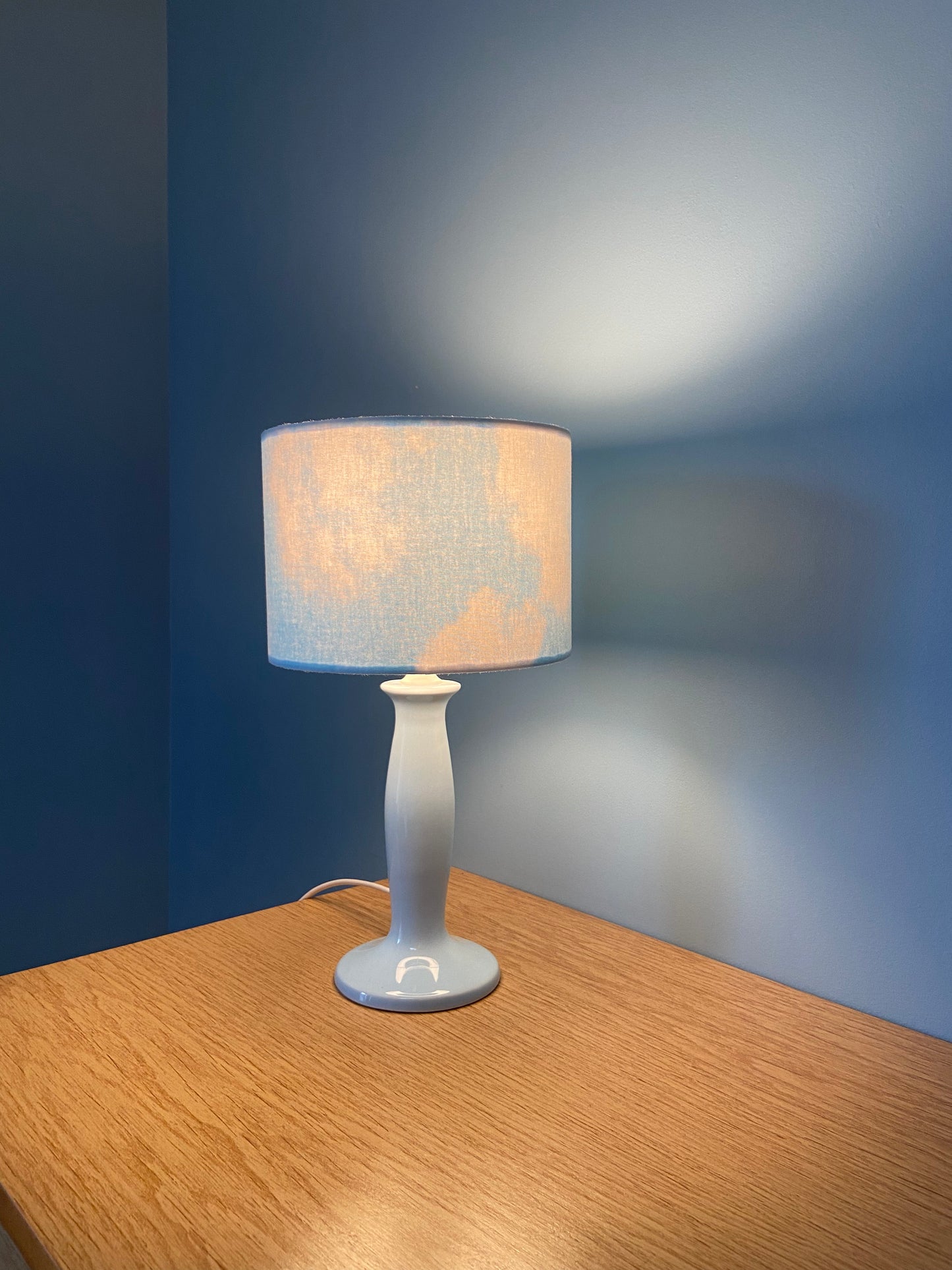 Lampe Créa CHACH pied céramique bleu pastel abat-jour CIEL