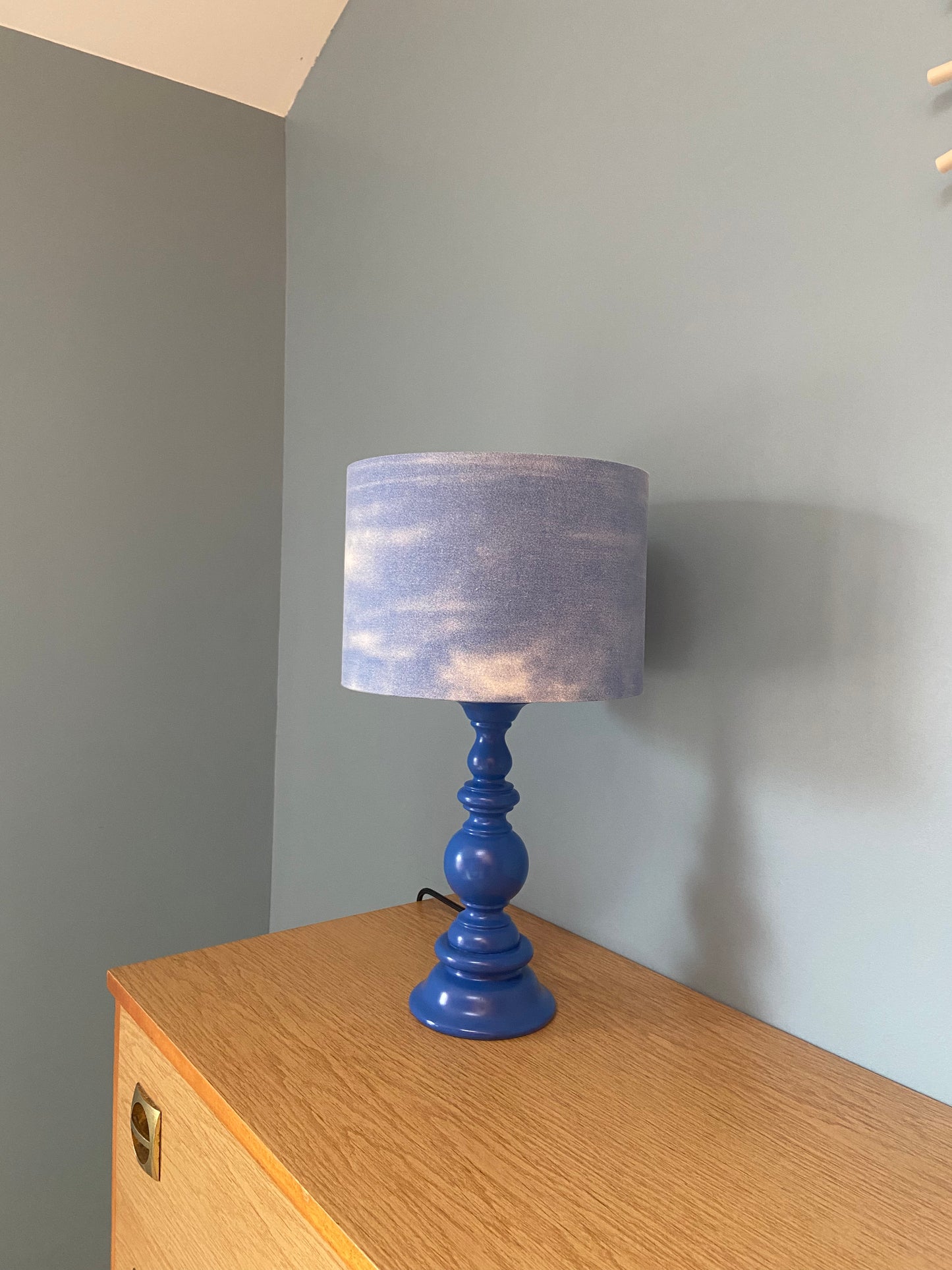 Lampe Créa CHACH pied bleu abat-jour CIEL
