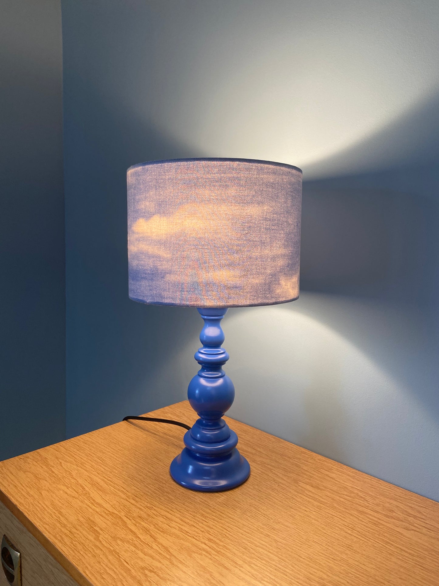 Lampe Créa CHACH pied bleu abat-jour CIEL